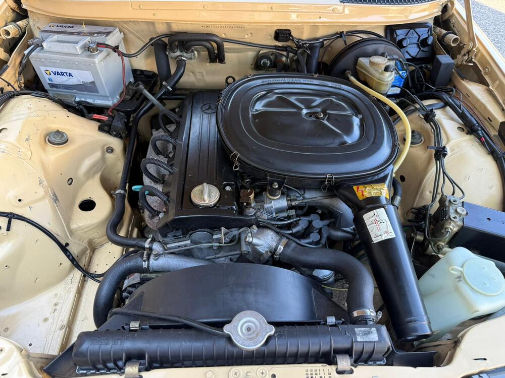 MERCEDES-BENZ 230 E-image-13