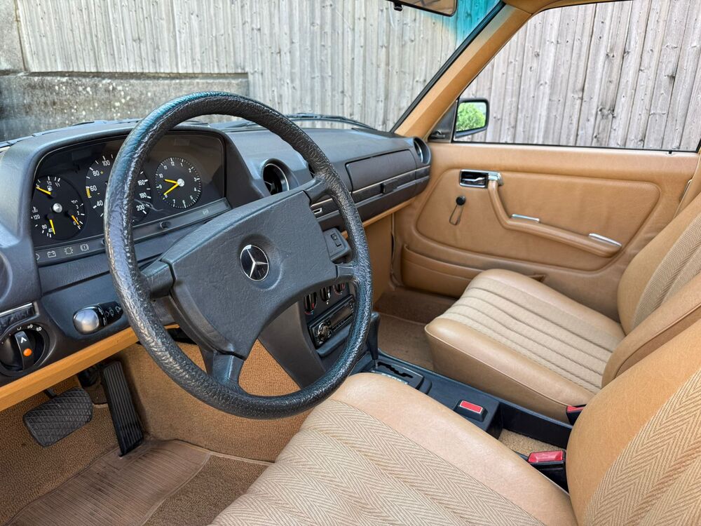 MERCEDES-BENZ 230 E-image-10