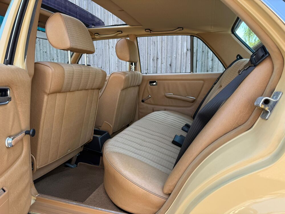 MERCEDES-BENZ 230 E-image-7