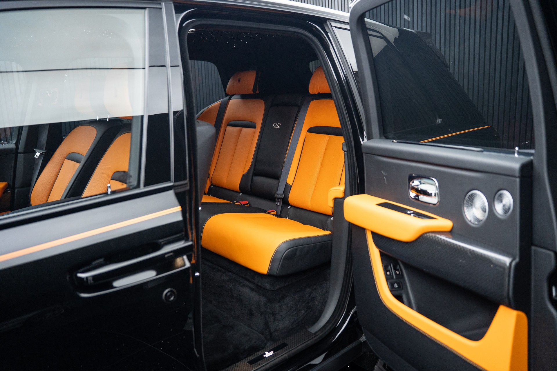 ROLLS-ROYCE Cullinan 6.7 V12 Black Badge KEYVANY-image-12