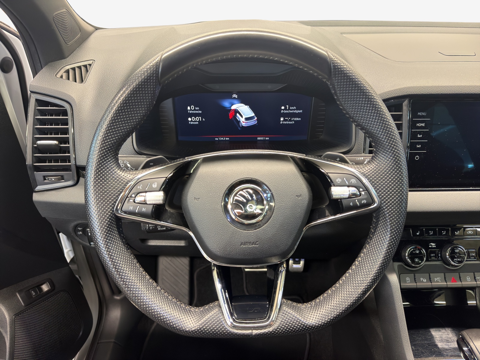 SKODA Karoq 2.0 TDI CR Sport Line 4x4 DSG-image-9