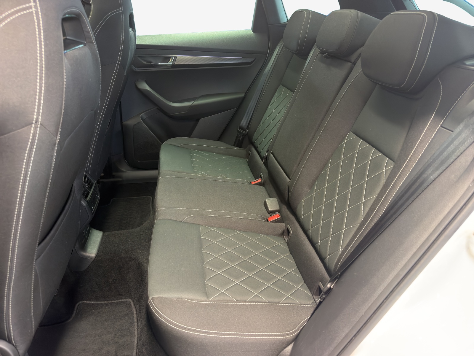 SKODA Karoq 2.0 TDI CR Sport Line 4x4 DSG-image-11