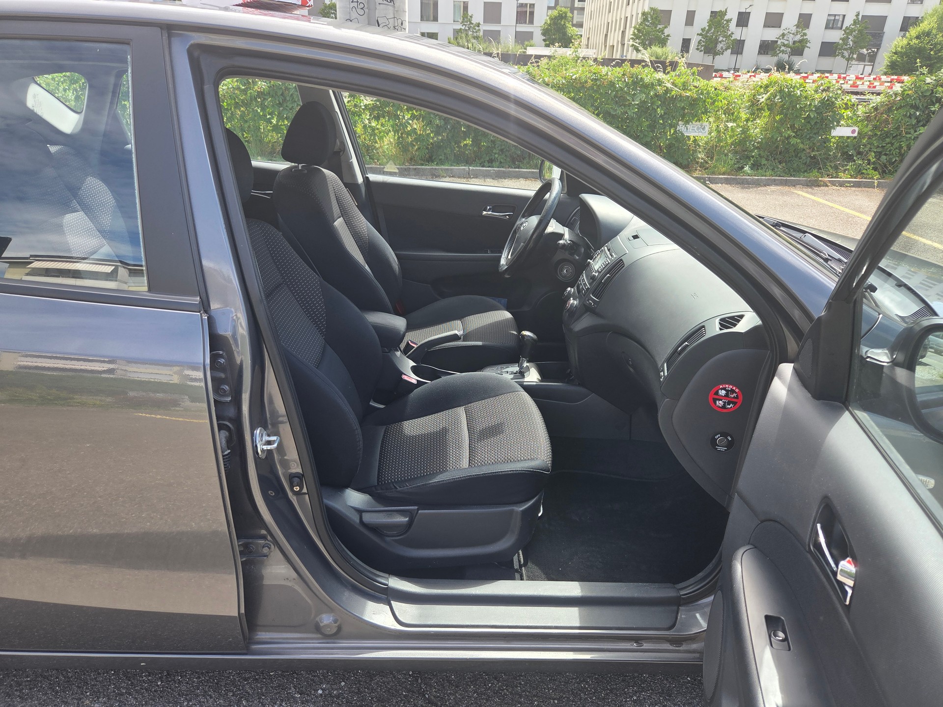 HYUNDAI i30 1.6 CRDi Style-image-11
