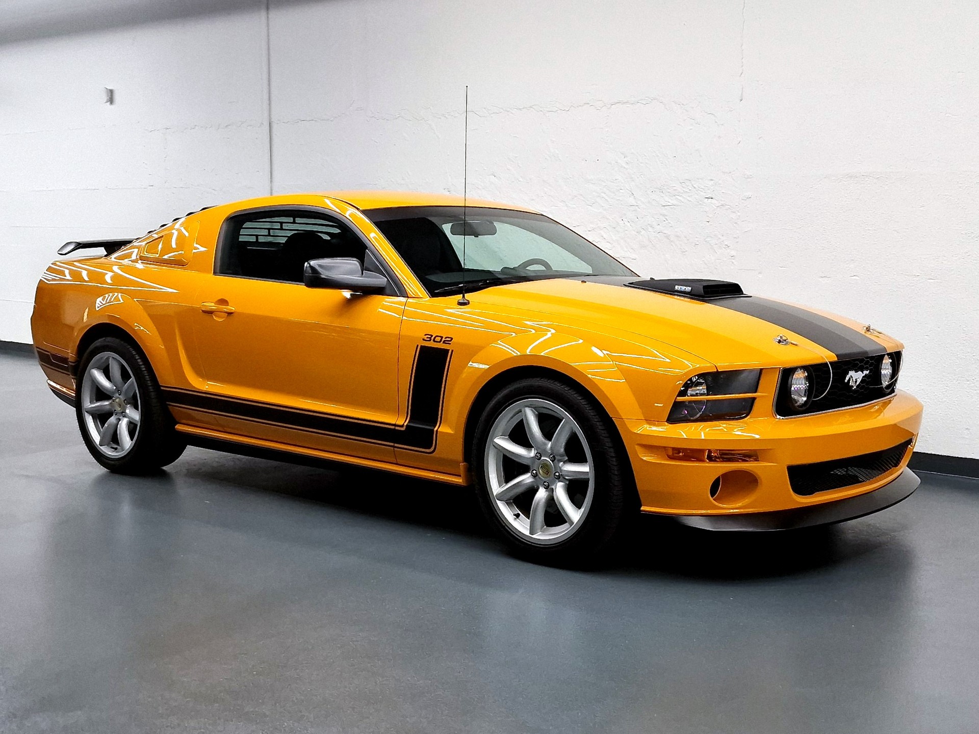 FORD Mustang Saleen Parnelli Jones 155 of 500-image-1