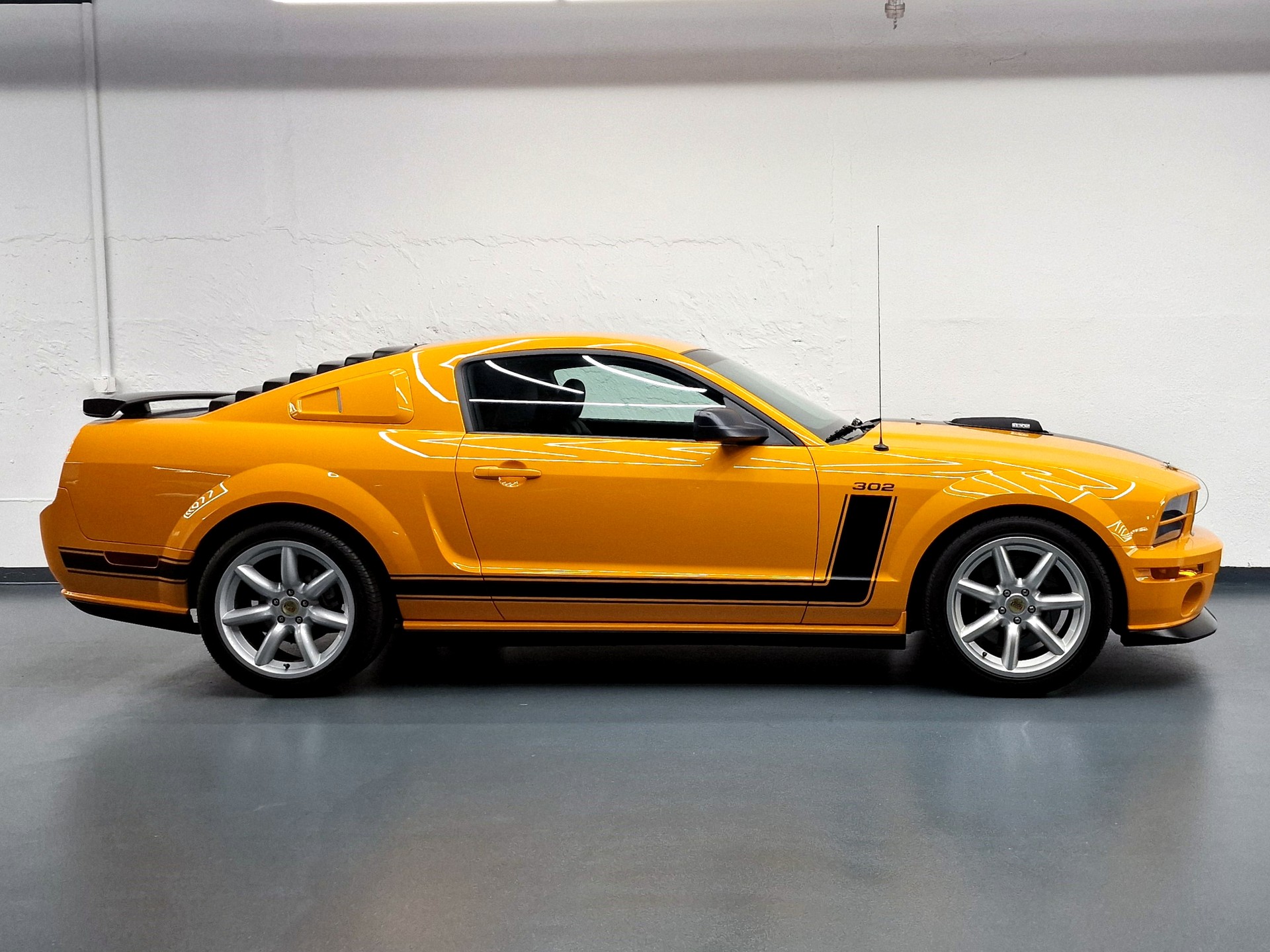 FORD Mustang Saleen Parnelli Jones 155 of 500-image-0