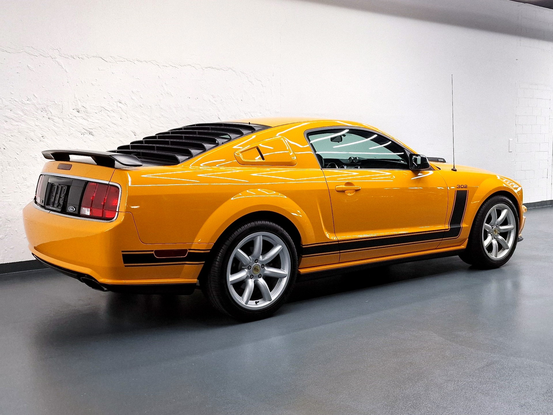 FORD Mustang Saleen Parnelli Jones 155 of 500-image-2
