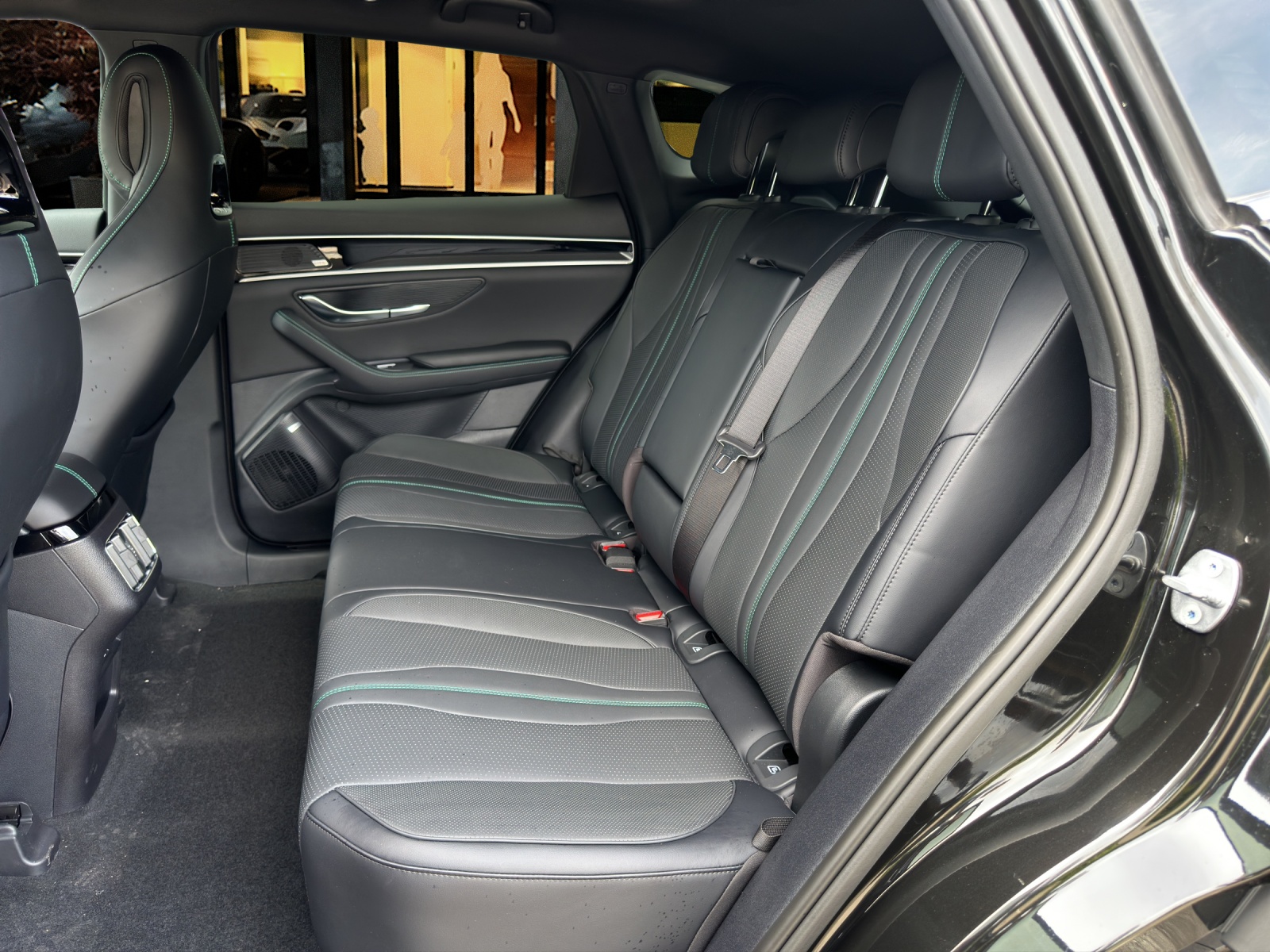 BYD Seal U DM-i Design AWD / Voll Ausstattung-image-8