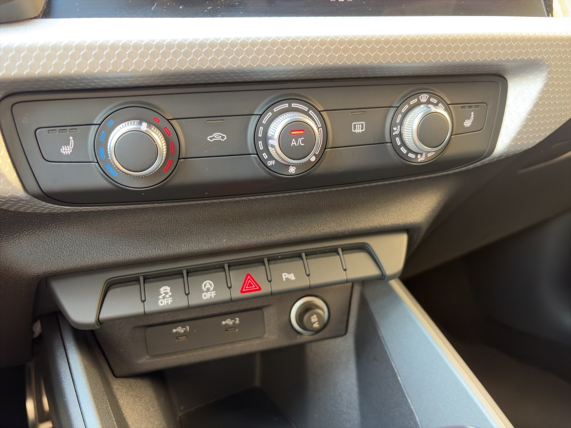 AUDI A1 allstreet 30 TFSI Attraction S-tronic-image-21