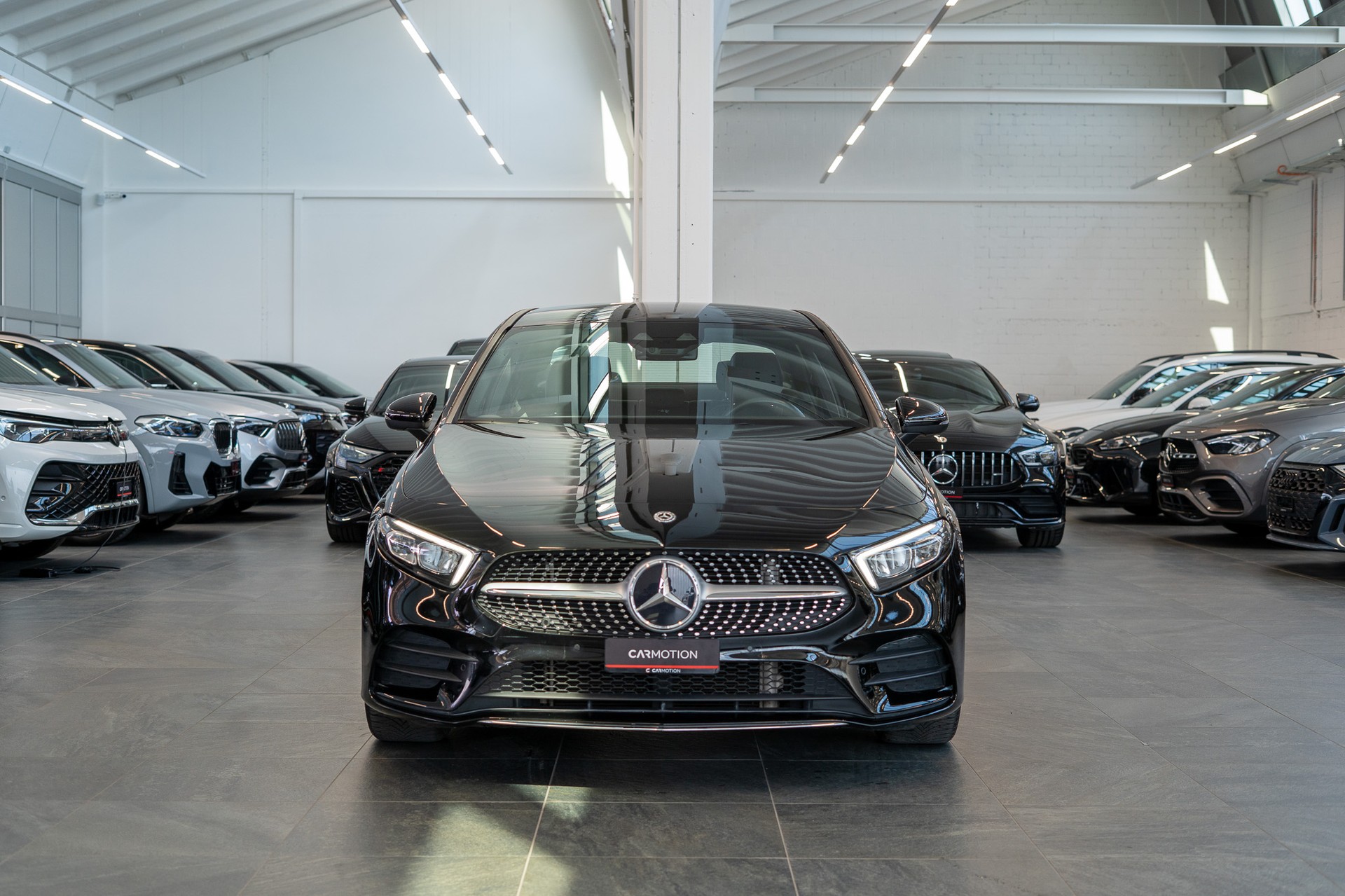 MERCEDES-BENZ A 200 AMG Line Limousine / Navi / Rückfahrkamera-image-1