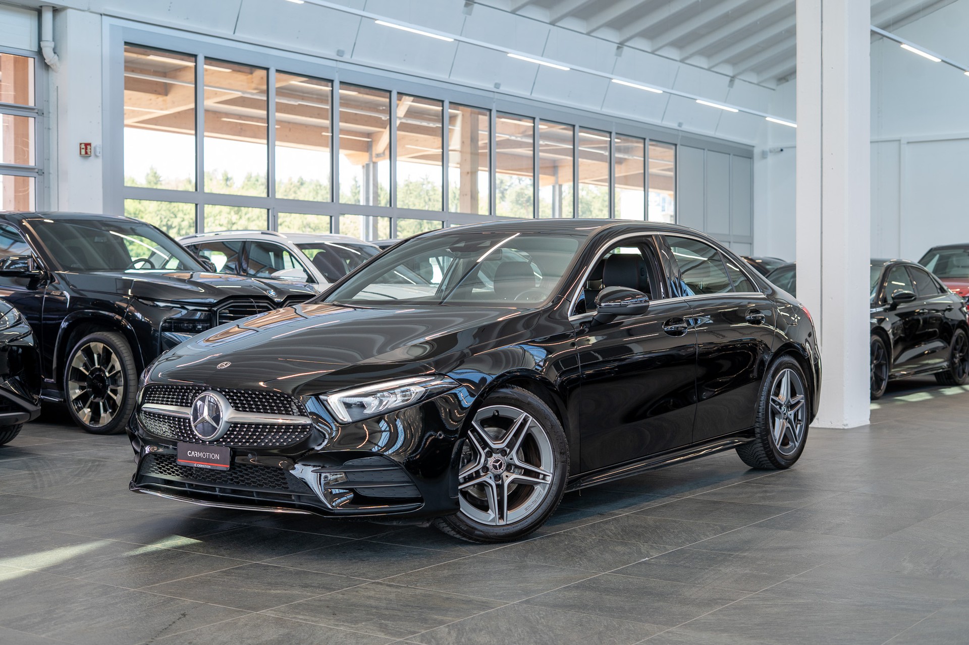 MERCEDES-BENZ A 200 AMG Line Limousine / Navi / Rückfahrkamera-image-0