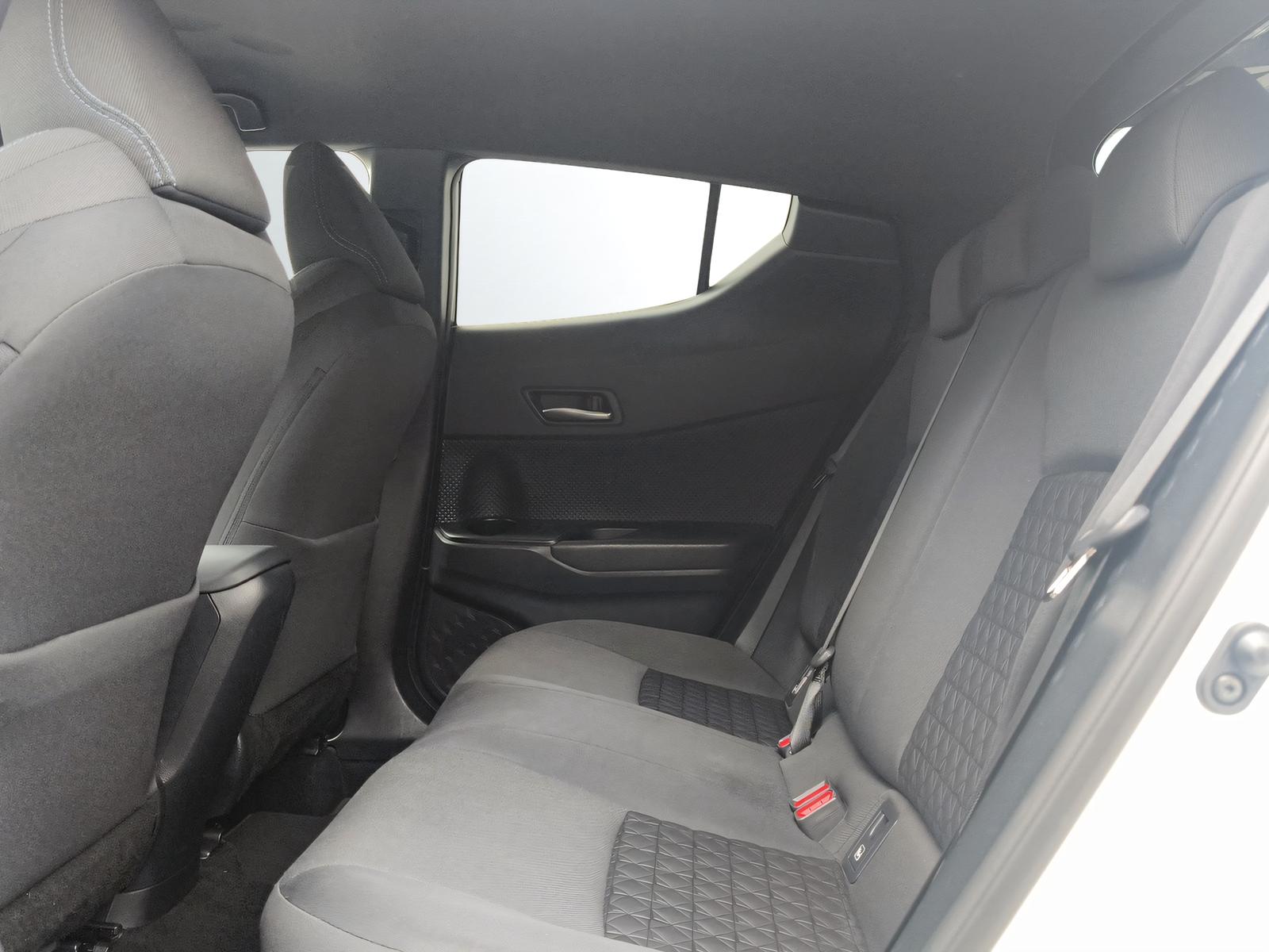 TOYOTA C-HR 2.0 VVTi HSD Trend-image-8