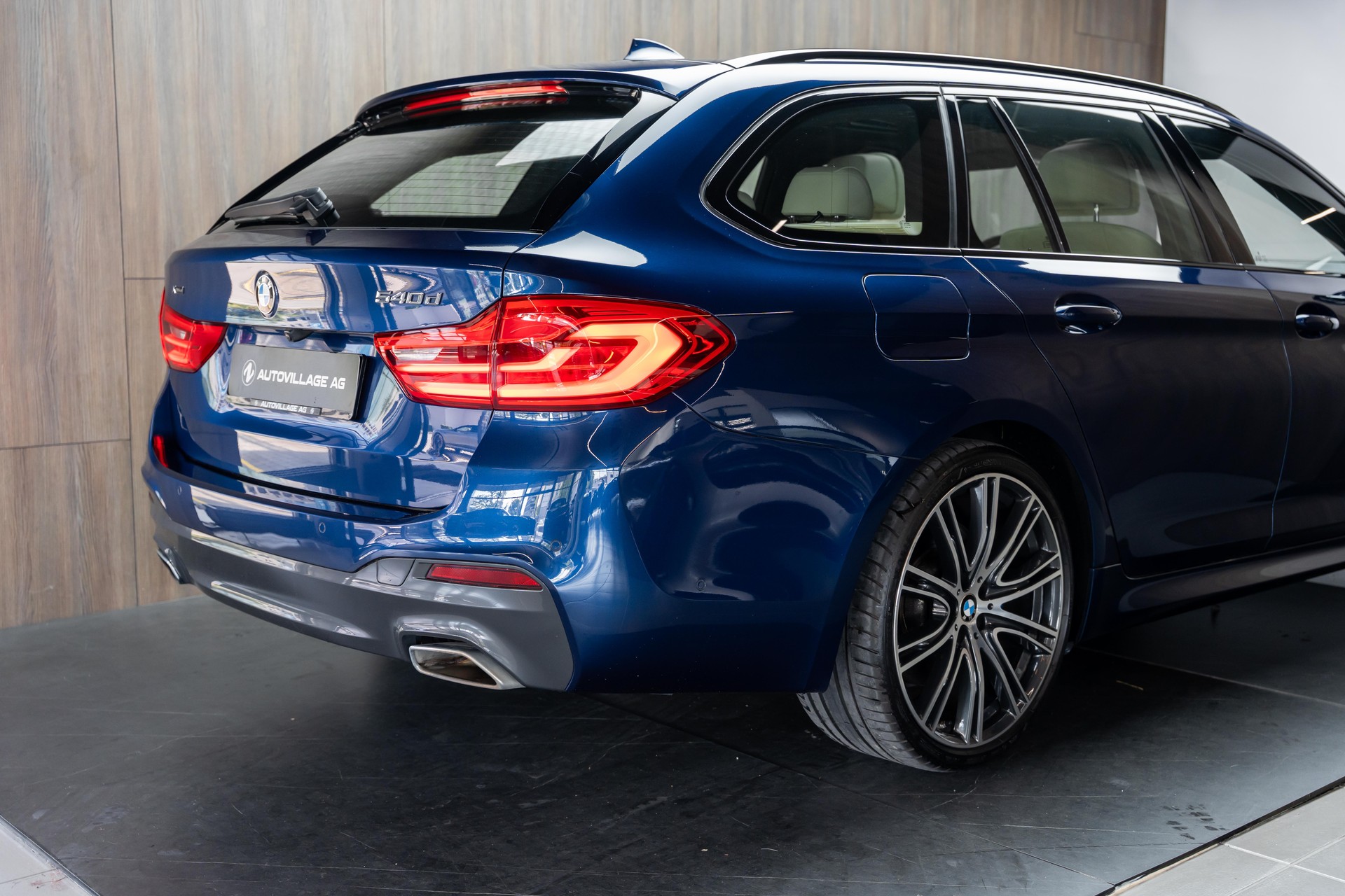 BMW 540d xDrive Touring Steptronic-image-26
