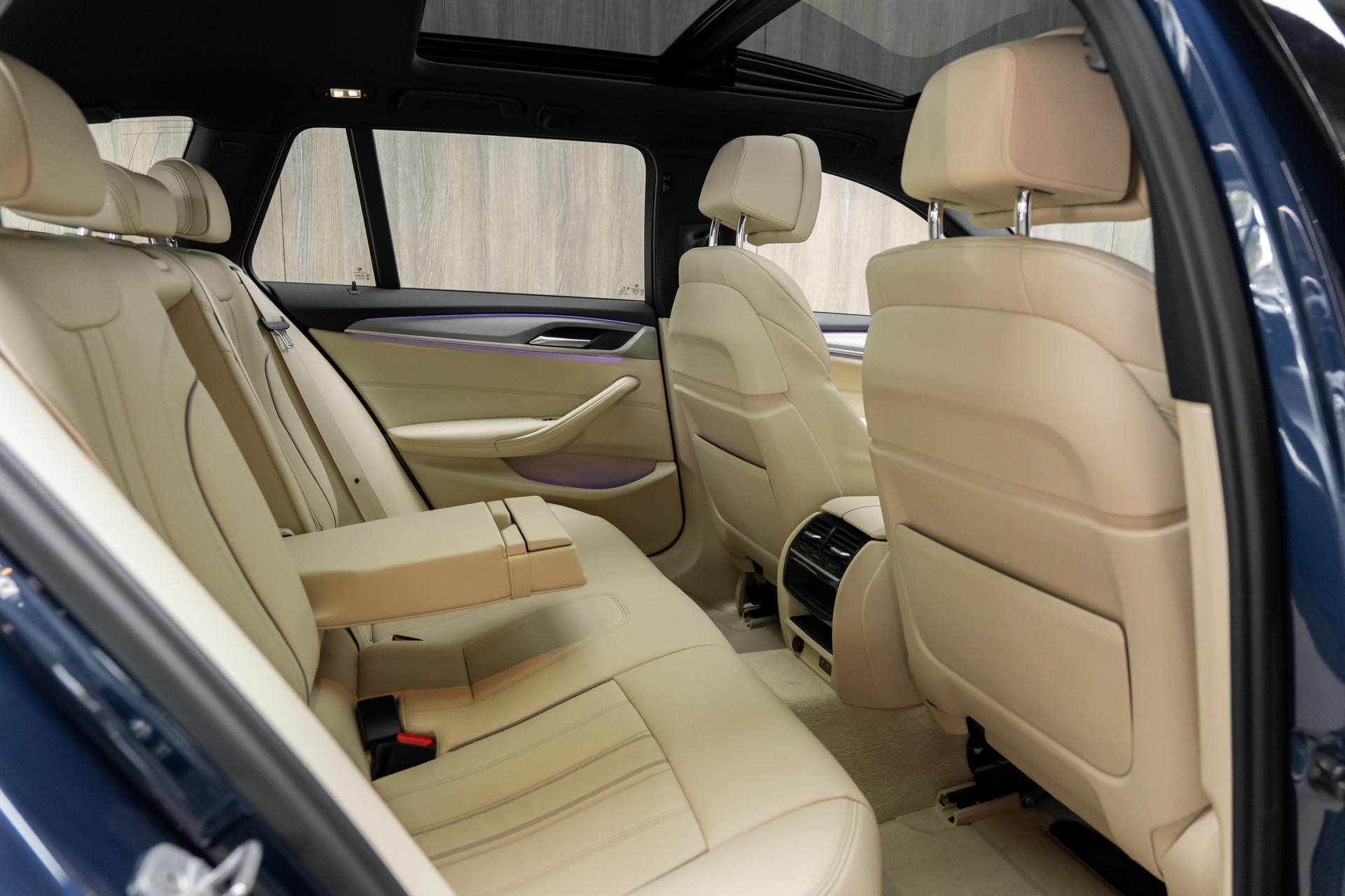 BMW 540d xDrive Touring Steptronic-image-9