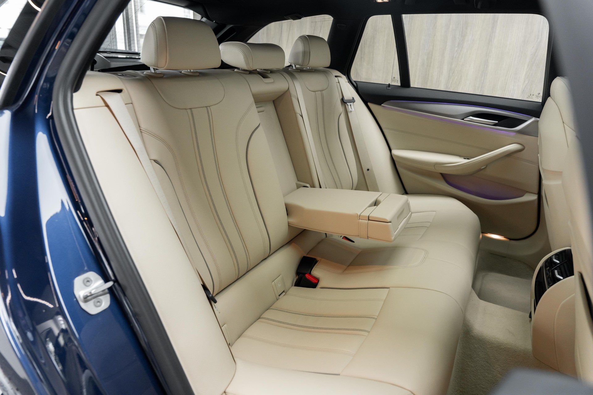 BMW 540d xDrive Touring Steptronic-image-10