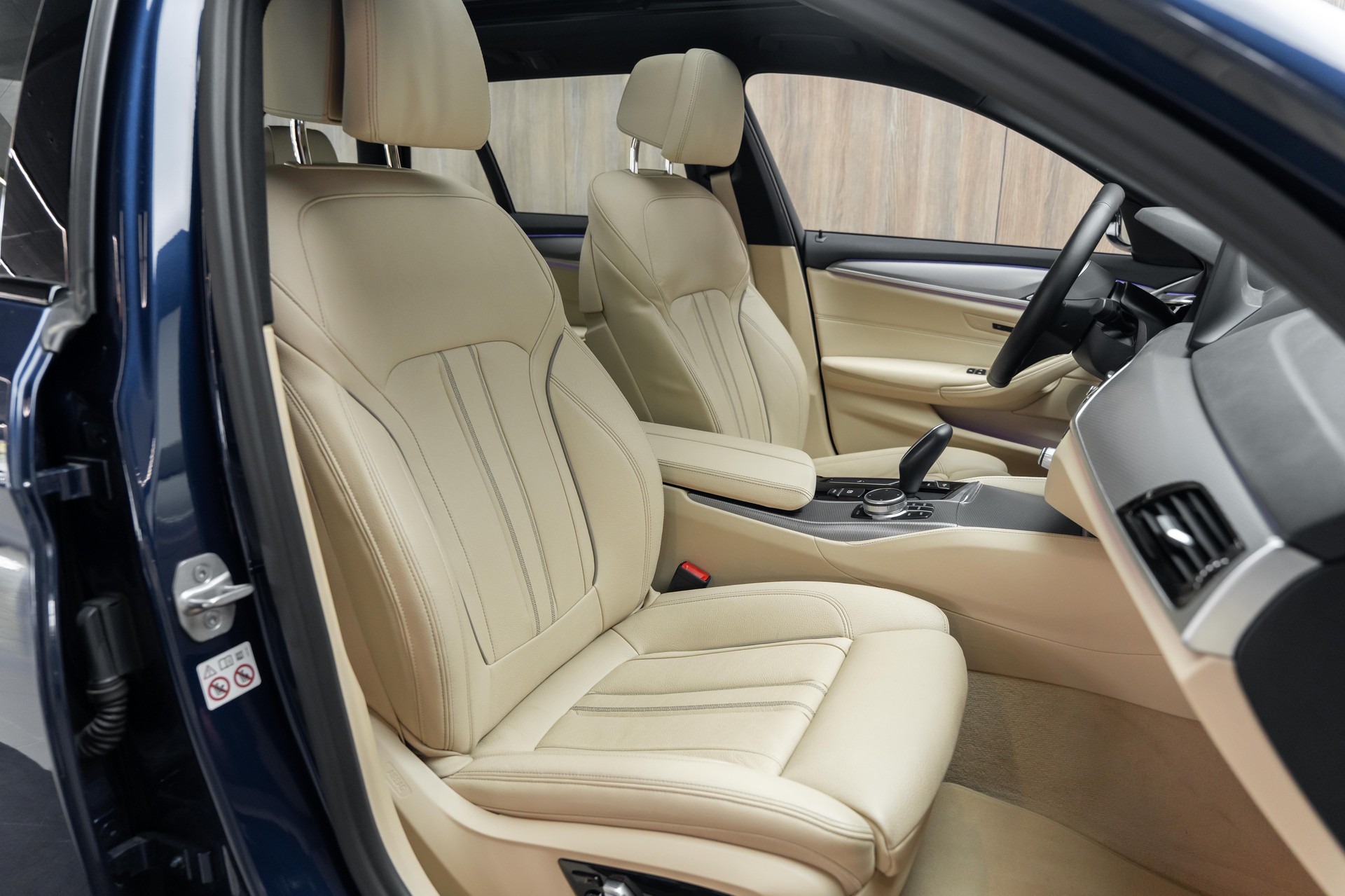 BMW 540d xDrive Touring Steptronic-image-8