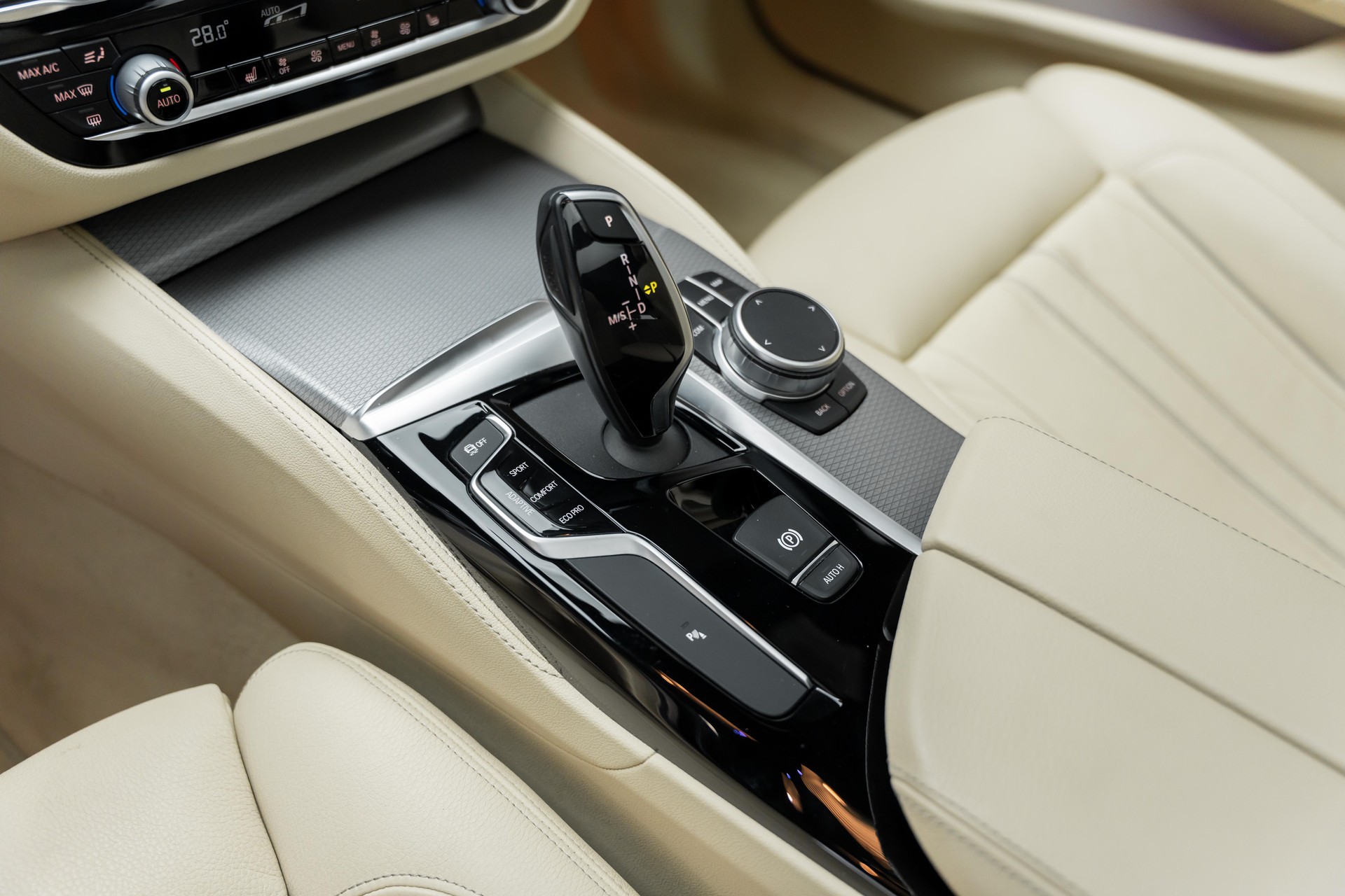 BMW 540d xDrive Touring Steptronic-image-17