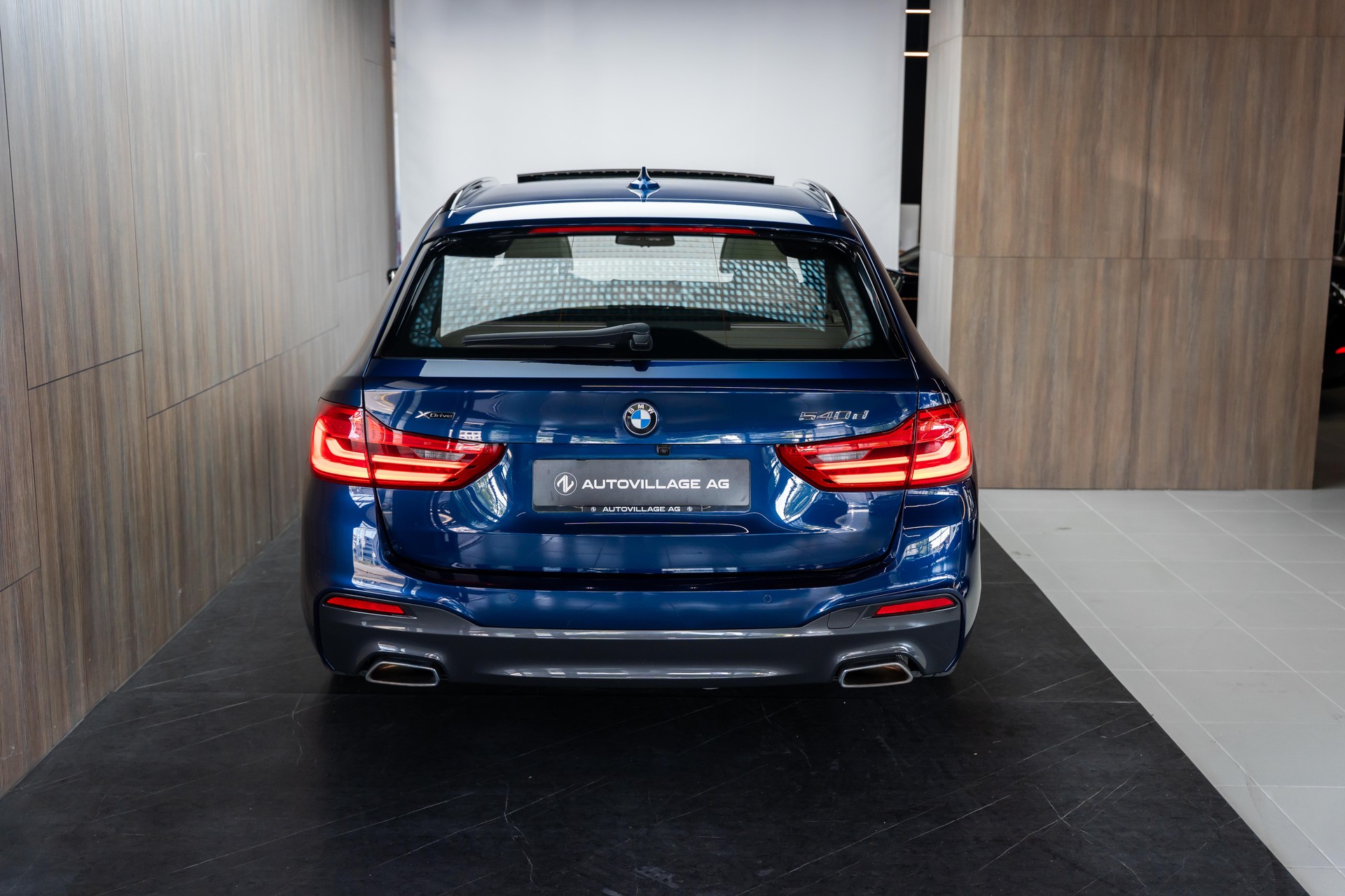 BMW 540d xDrive Touring Steptronic-image-28