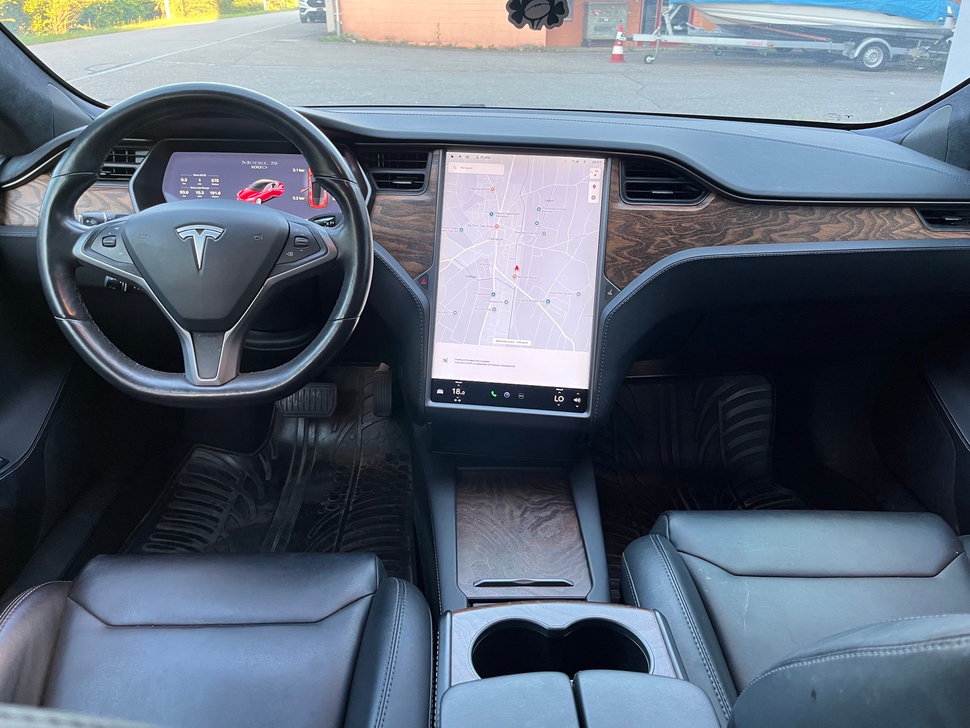 TESLA Model S 100 D-image-8