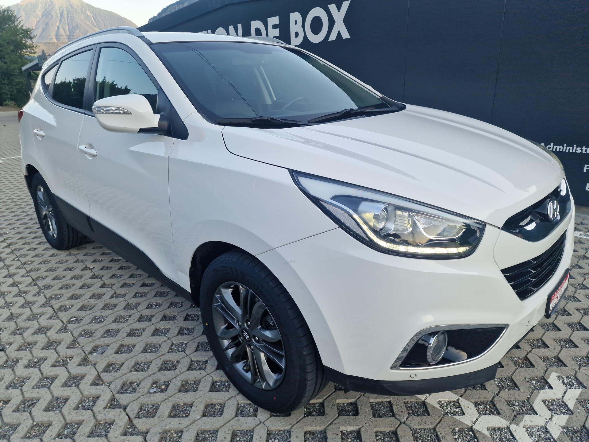 HYUNDAI iX 35 2.0 GDI Style 4WD Automatic-image-2