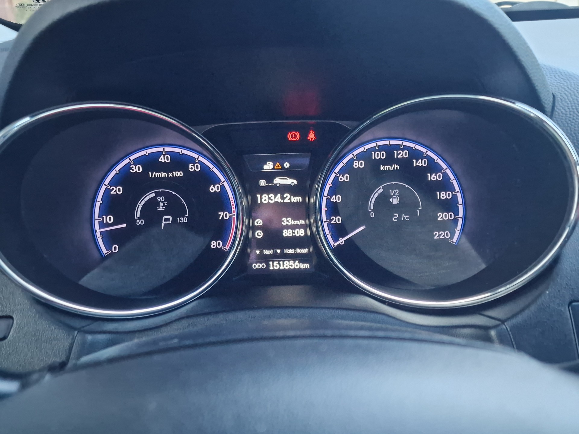 HYUNDAI iX 35 2.0 GDI Style 4WD Automatic-image-11