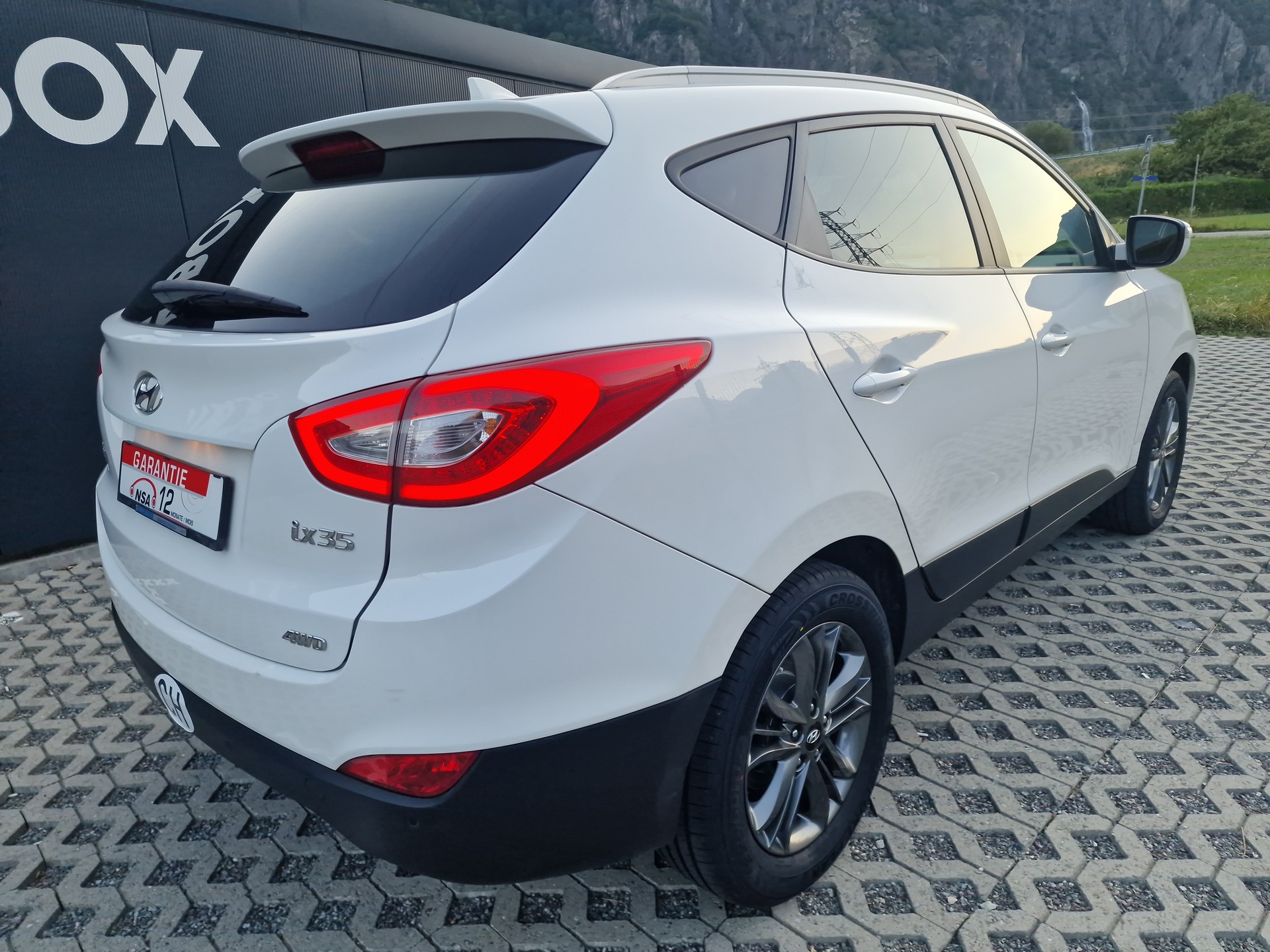 HYUNDAI iX 35 2.0 GDI Style 4WD Automatic-image-4