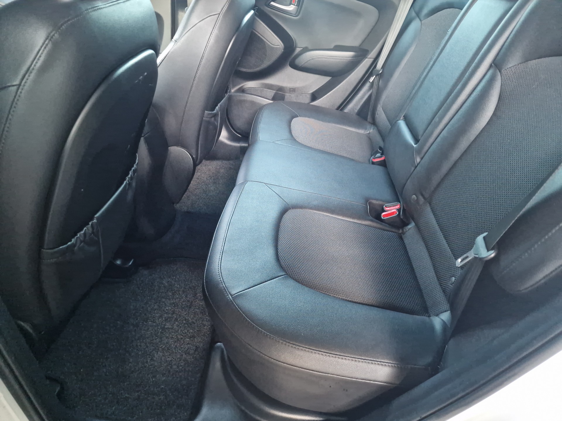HYUNDAI iX 35 2.0 GDI Style 4WD Automatic-image-8