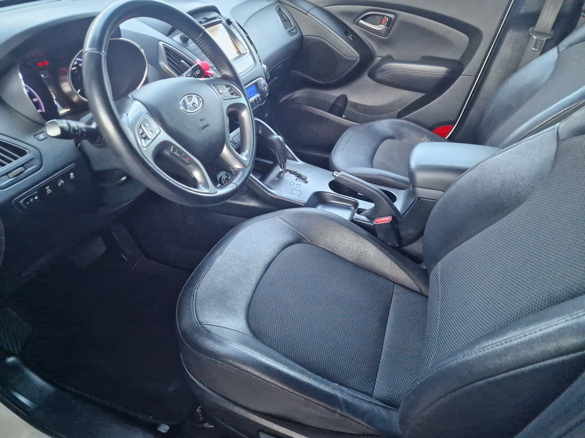HYUNDAI iX 35 2.0 GDI Style 4WD Automatic-image-6