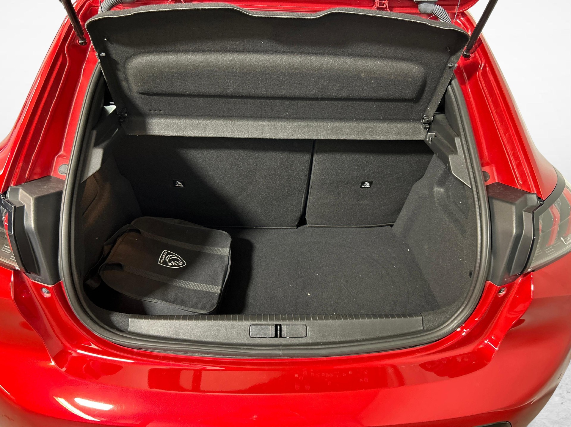 PEUGEOT 208 e-GT-image-12