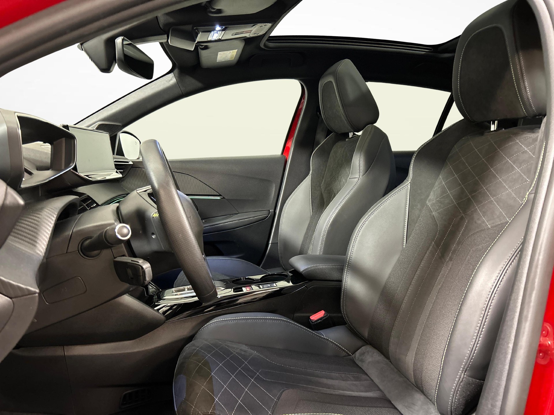 PEUGEOT 208 e-GT-image-3
