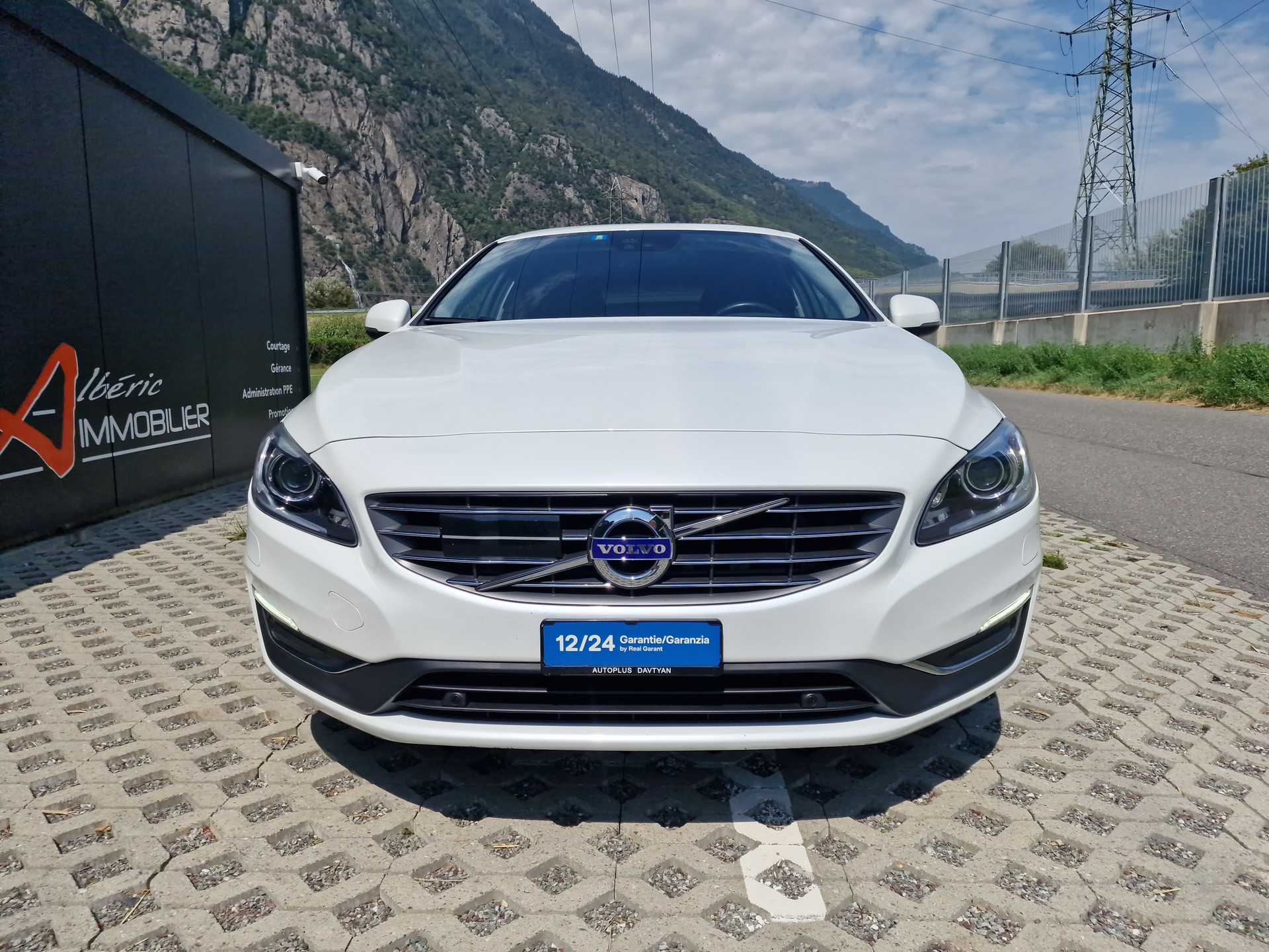 VOLVO V60 D4 AWD Momentum Geartronic-image-0