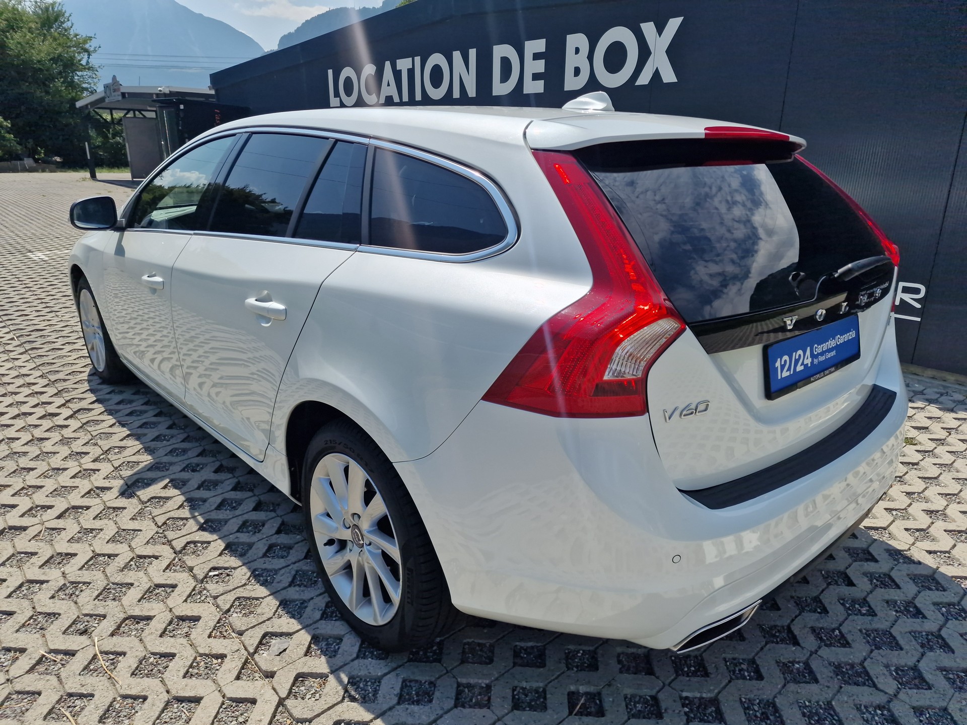 VOLVO V60 D4 AWD Momentum Geartronic-image-4
