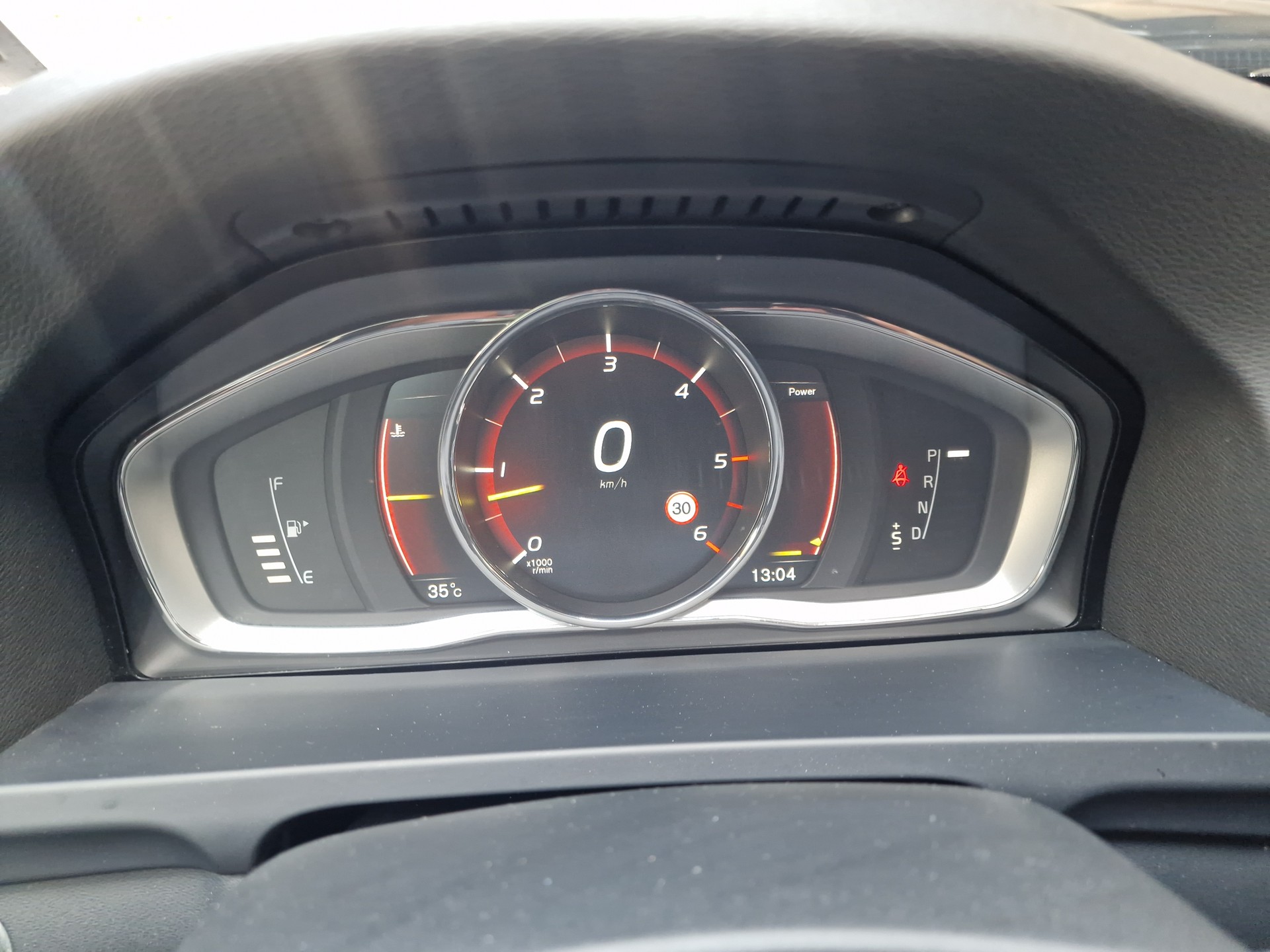 VOLVO V60 D4 AWD Momentum Geartronic-image-10
