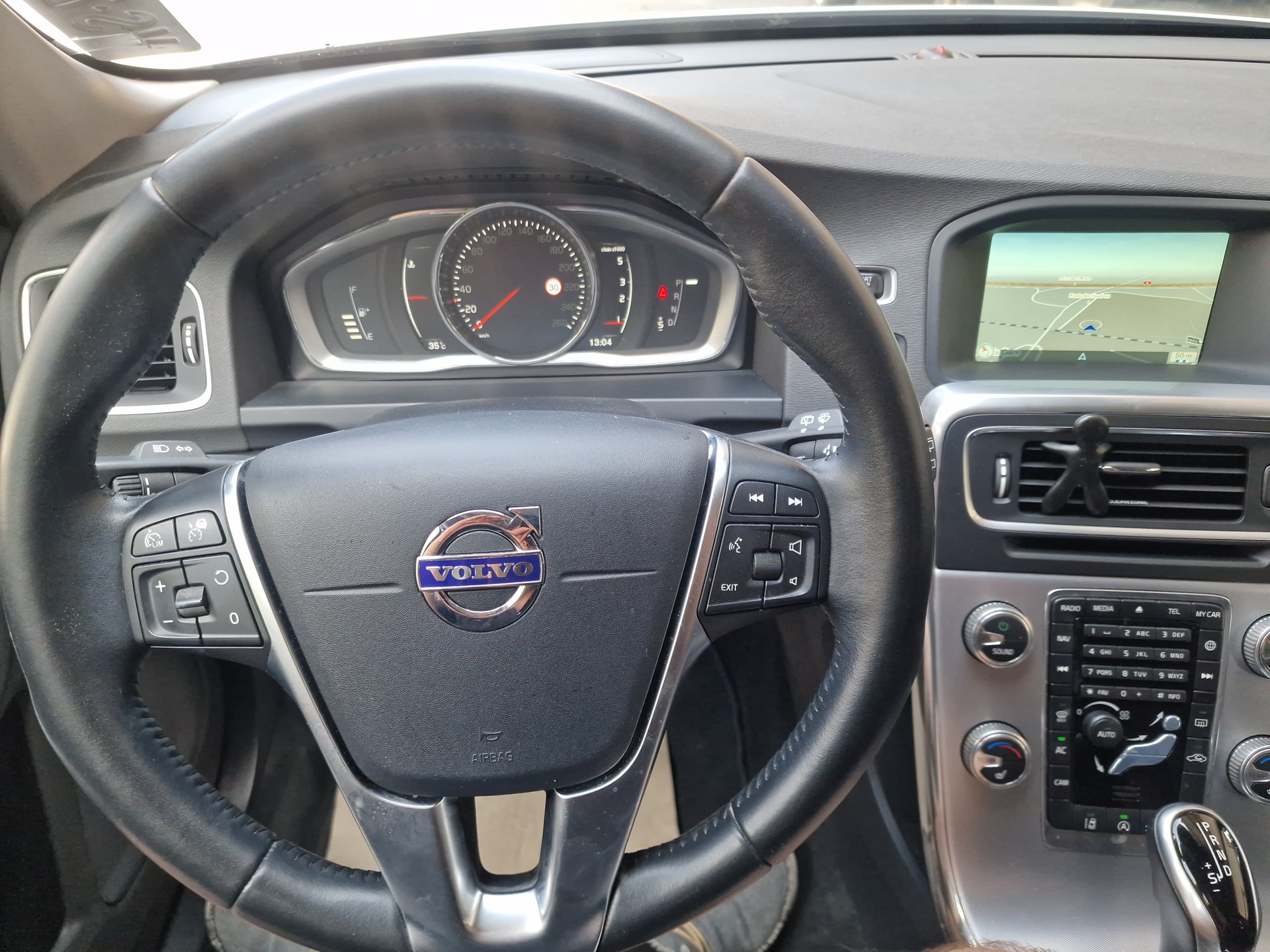 VOLVO V60 D4 AWD Momentum Geartronic-image-9