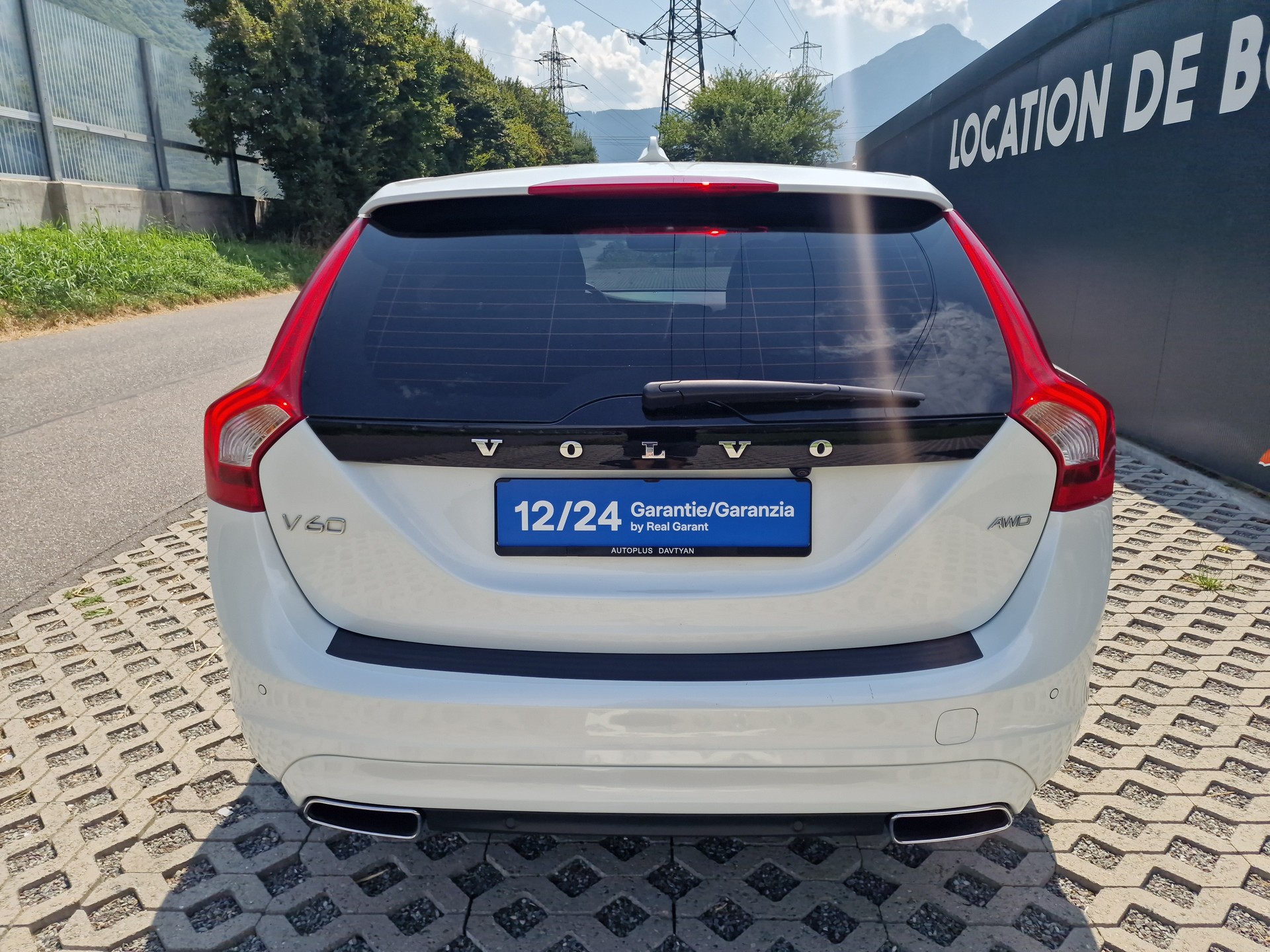 VOLVO V60 D4 AWD Momentum Geartronic-image-5