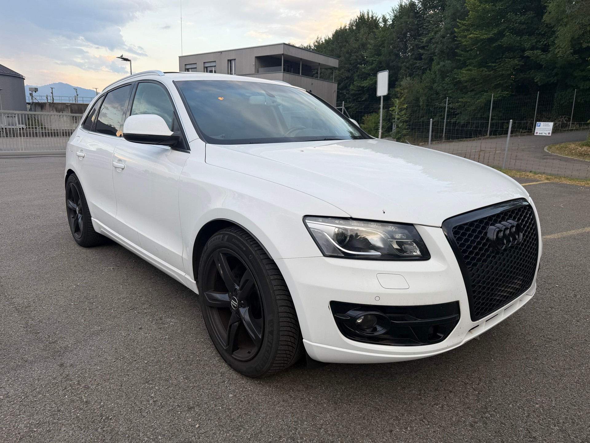 AUDI Q5 3.0 TDI quattro S-tronic-image-2