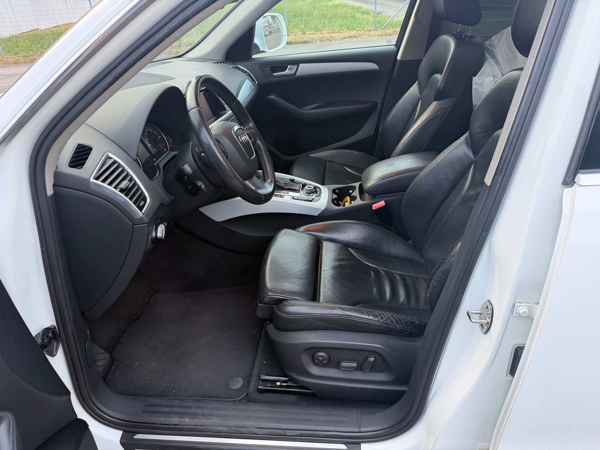 AUDI Q5 3.0 TDI quattro S-tronic-image-8