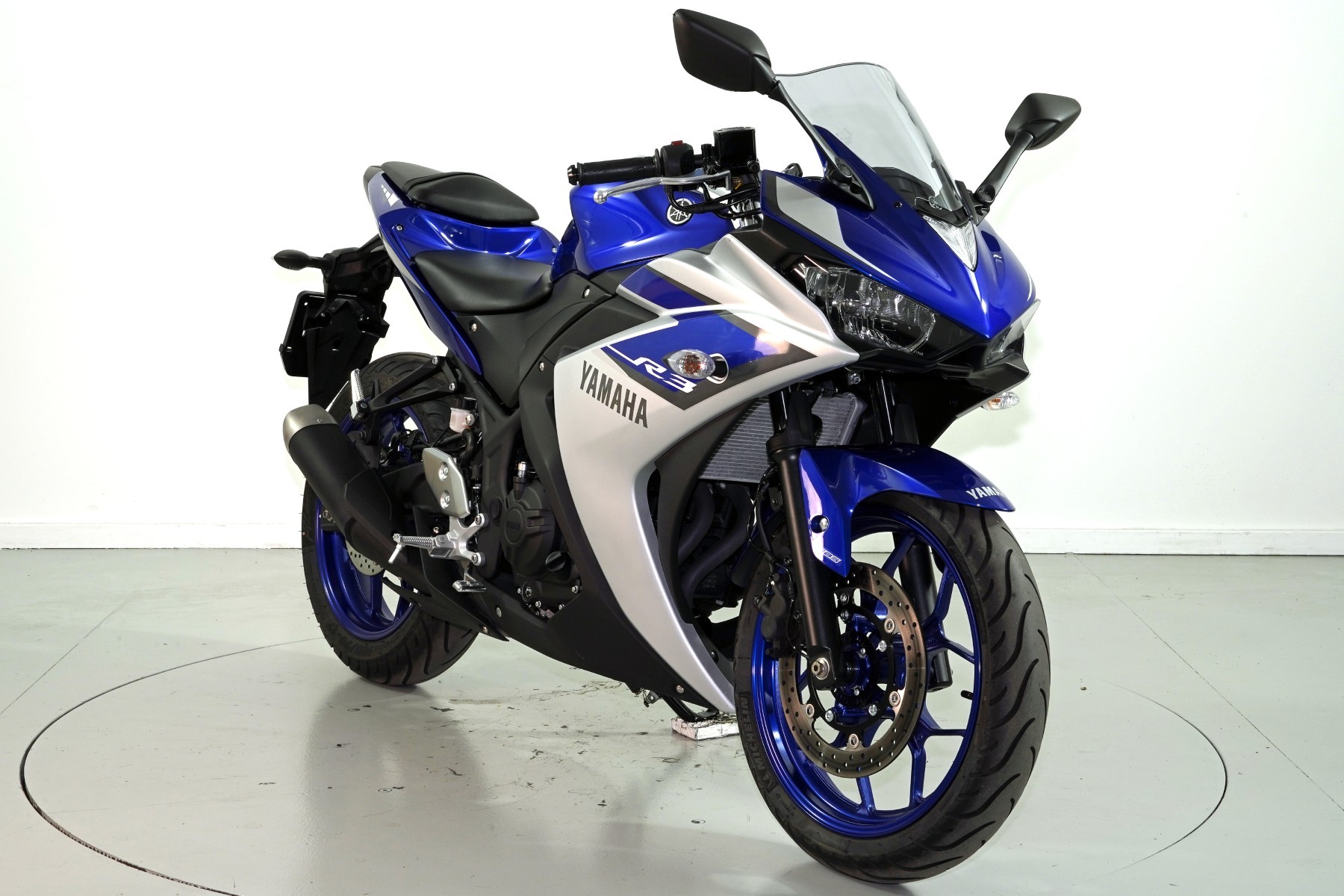 YAMAHA YZF-R3 ABS-showroom-element-1