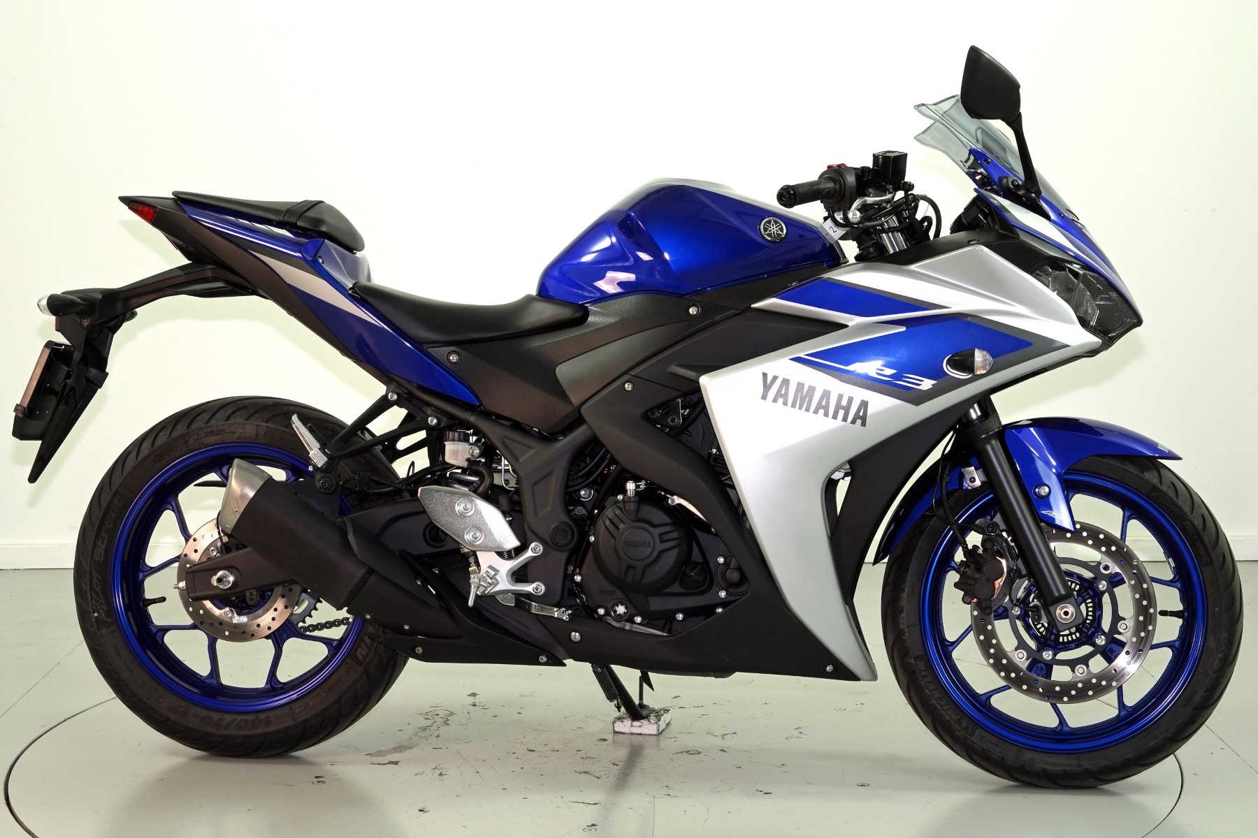 YAMAHA YZF-R3 ABS-showroom-element-3