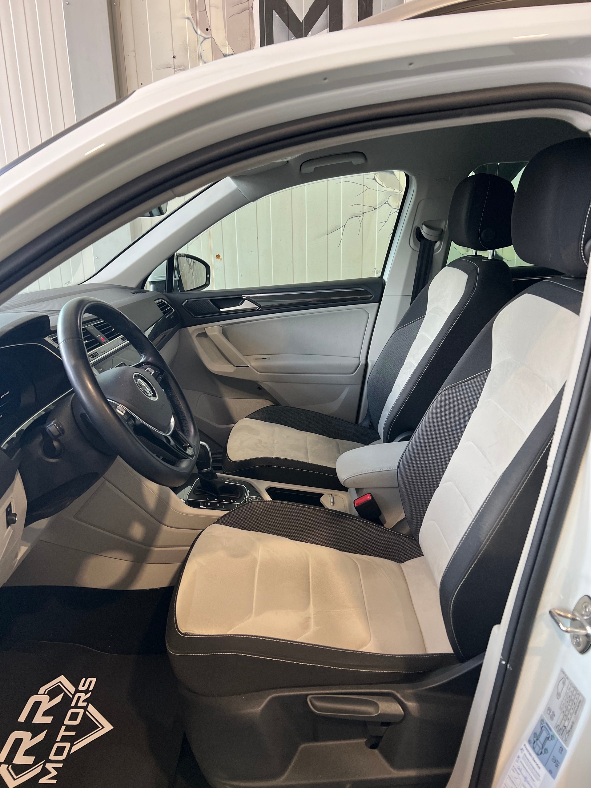 VW Tiguan 2.0TSI R-Line 4Motion DSG-image-13