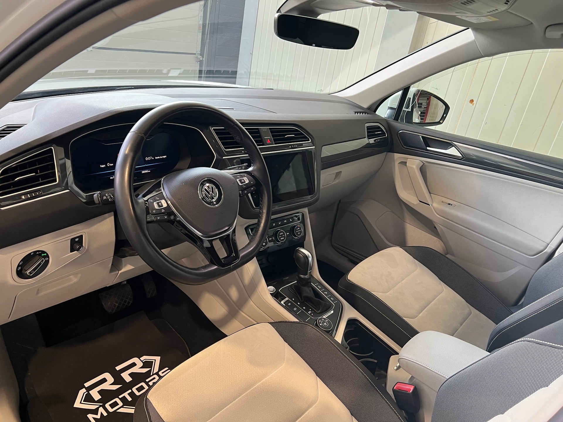 VW Tiguan 2.0TSI R-Line 4Motion DSG-image-12