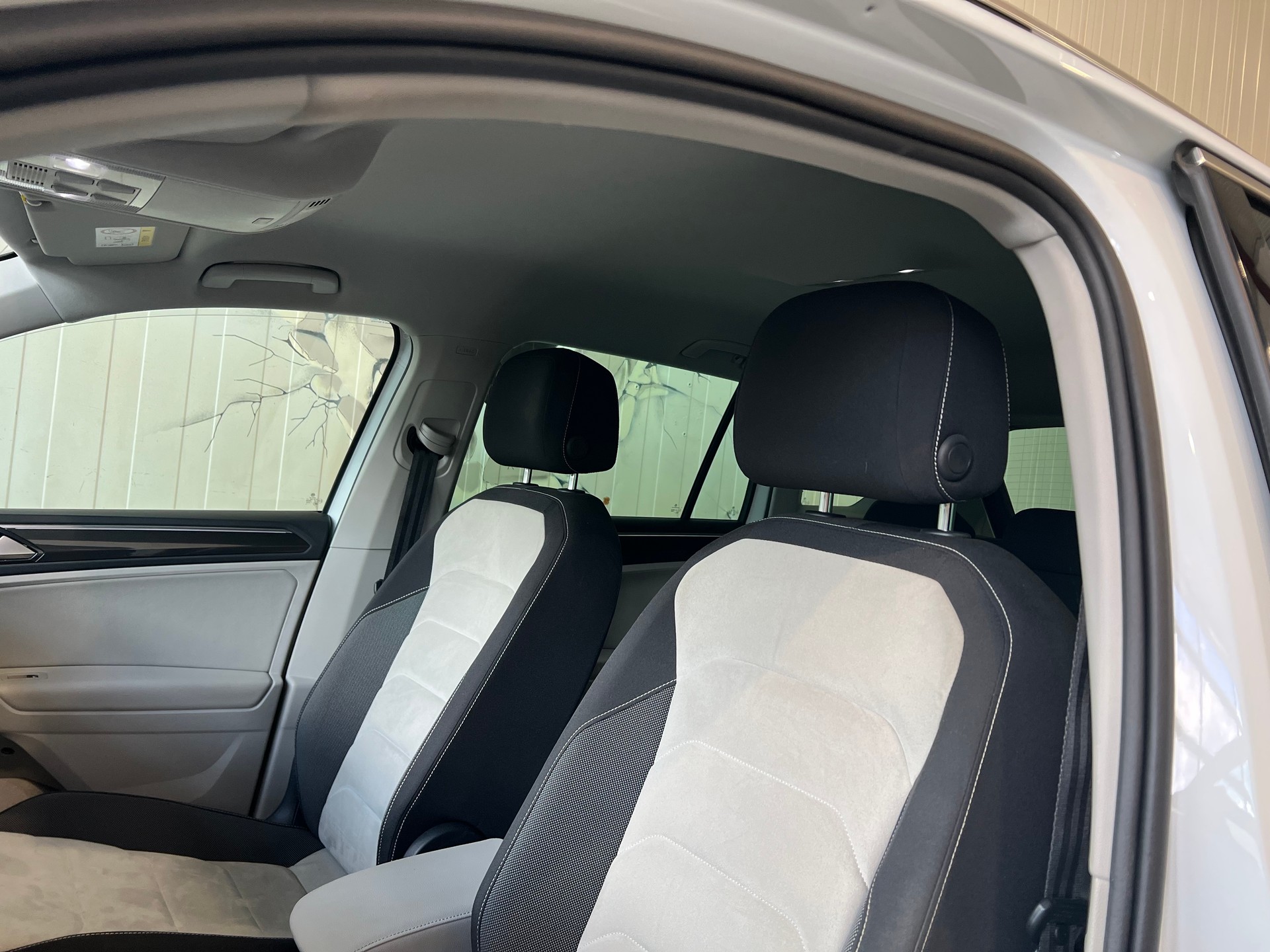 VW Tiguan 2.0TSI R-Line 4Motion DSG-image-14