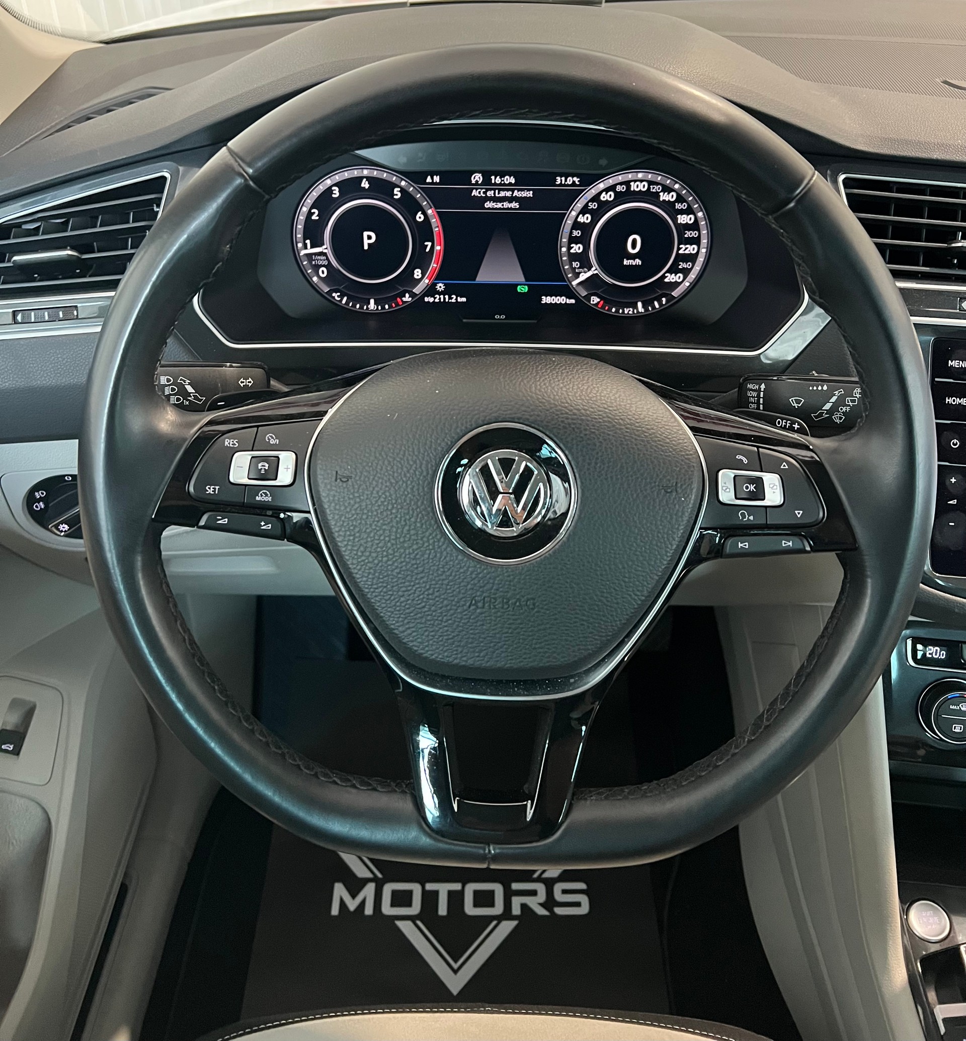 VW Tiguan 2.0TSI R-Line 4Motion DSG-image-10