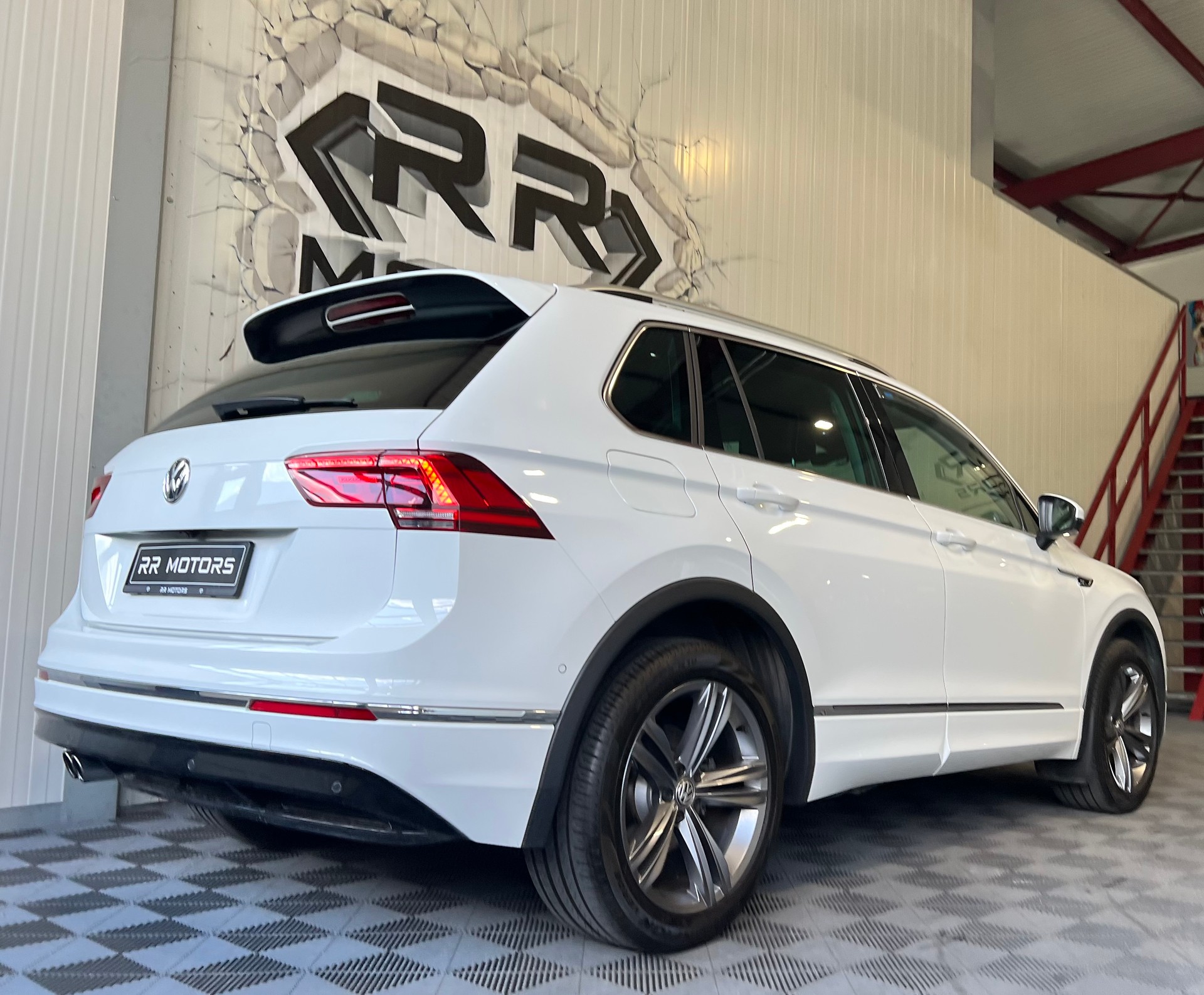 VW Tiguan 2.0TSI R-Line 4Motion DSG-image-4