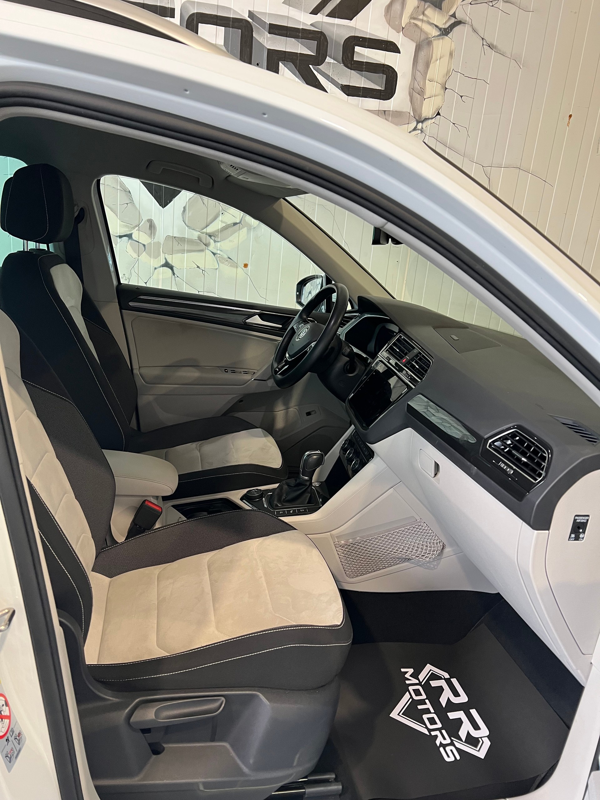 VW Tiguan 2.0TSI R-Line 4Motion DSG-image-7