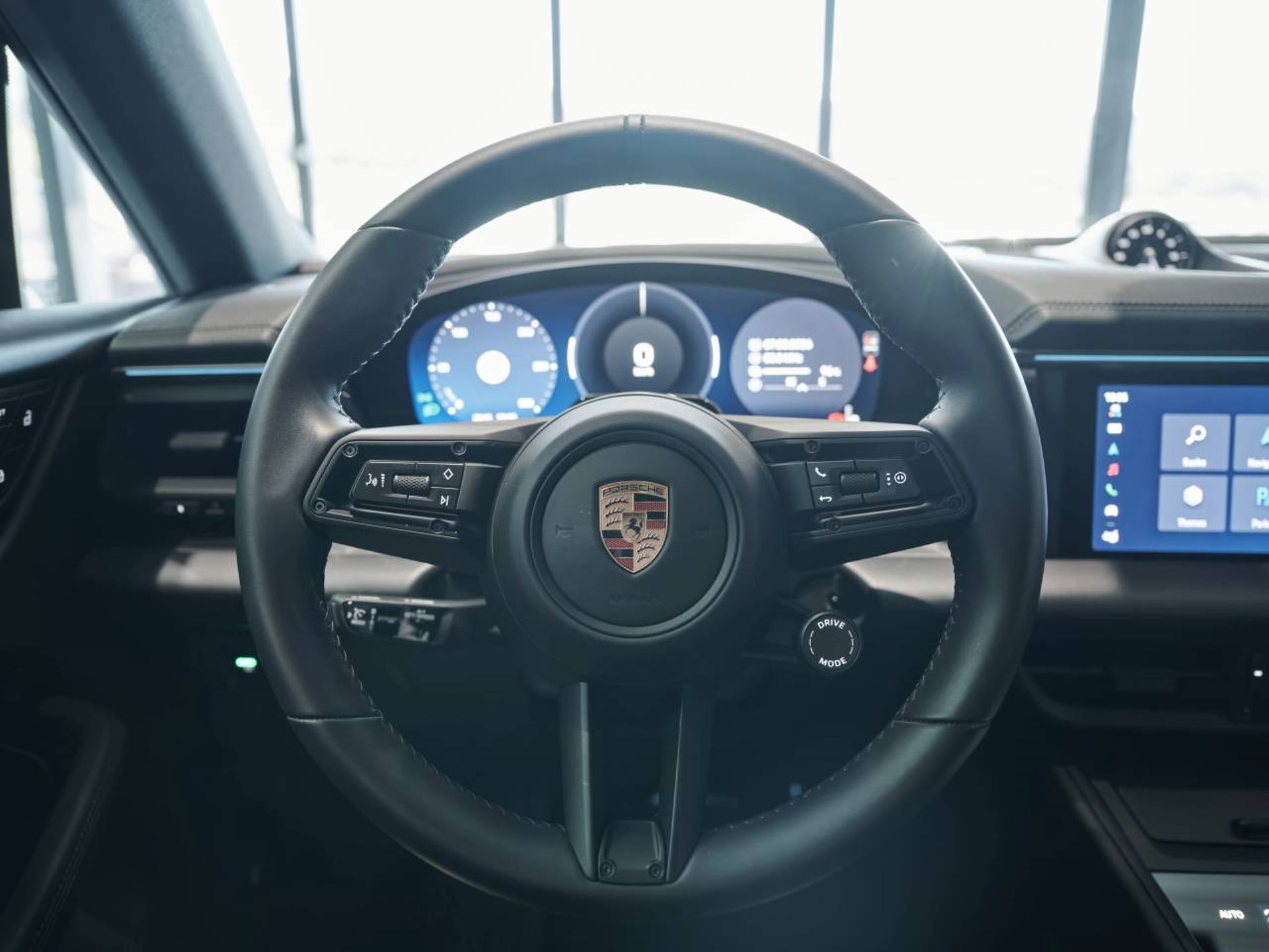 PORSCHE Macan 4-image-13