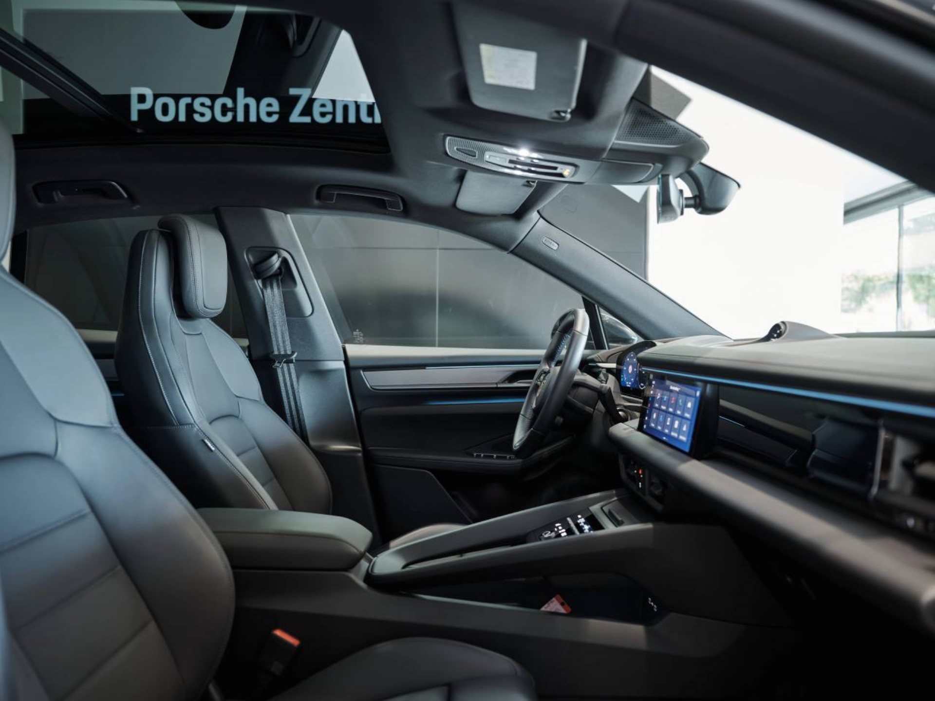 PORSCHE Macan 4-image-18