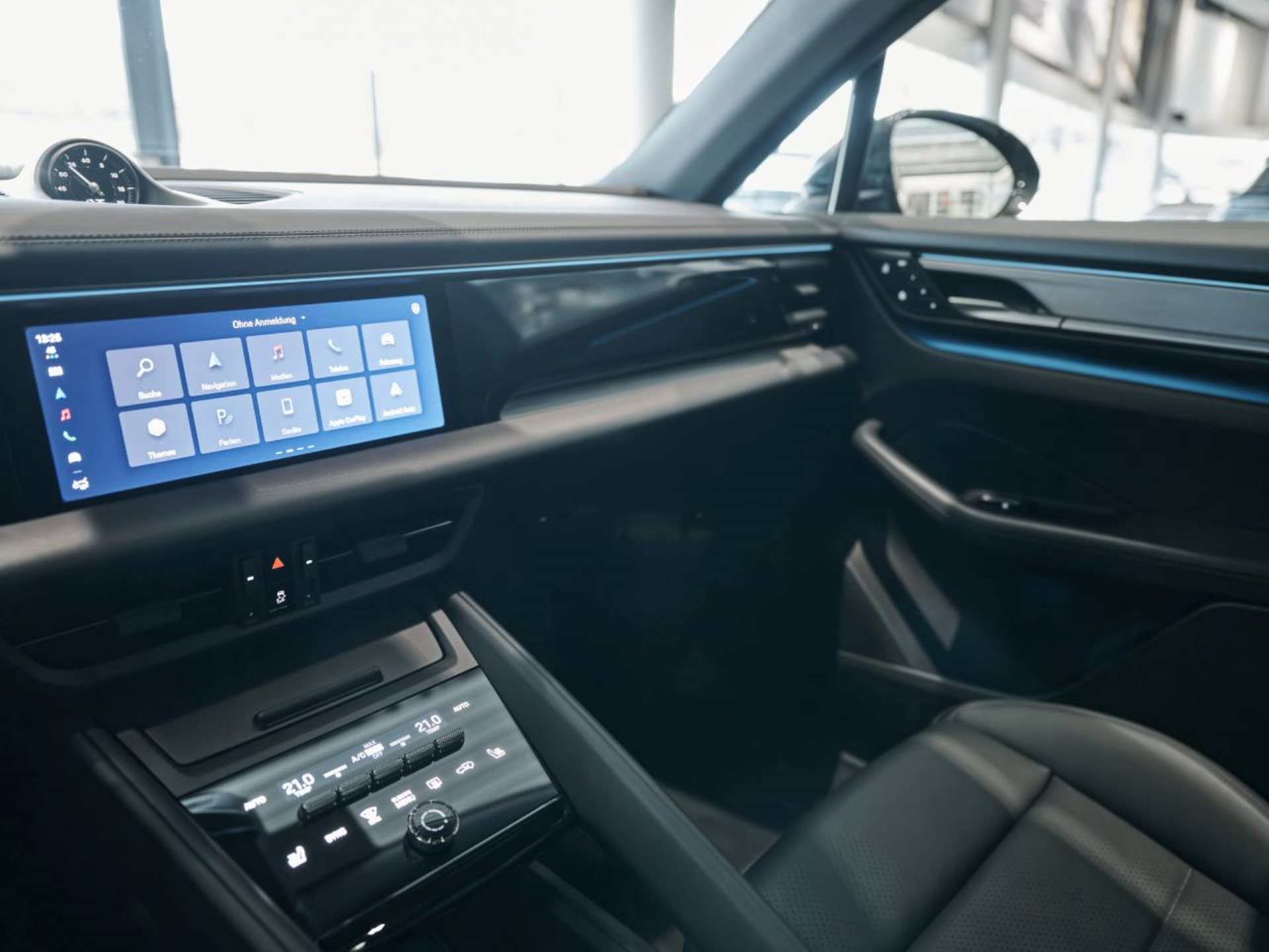 PORSCHE Macan 4-image-17