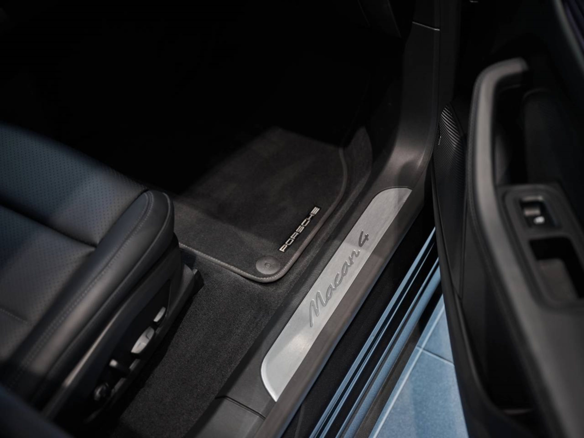 PORSCHE Macan 4-image-23