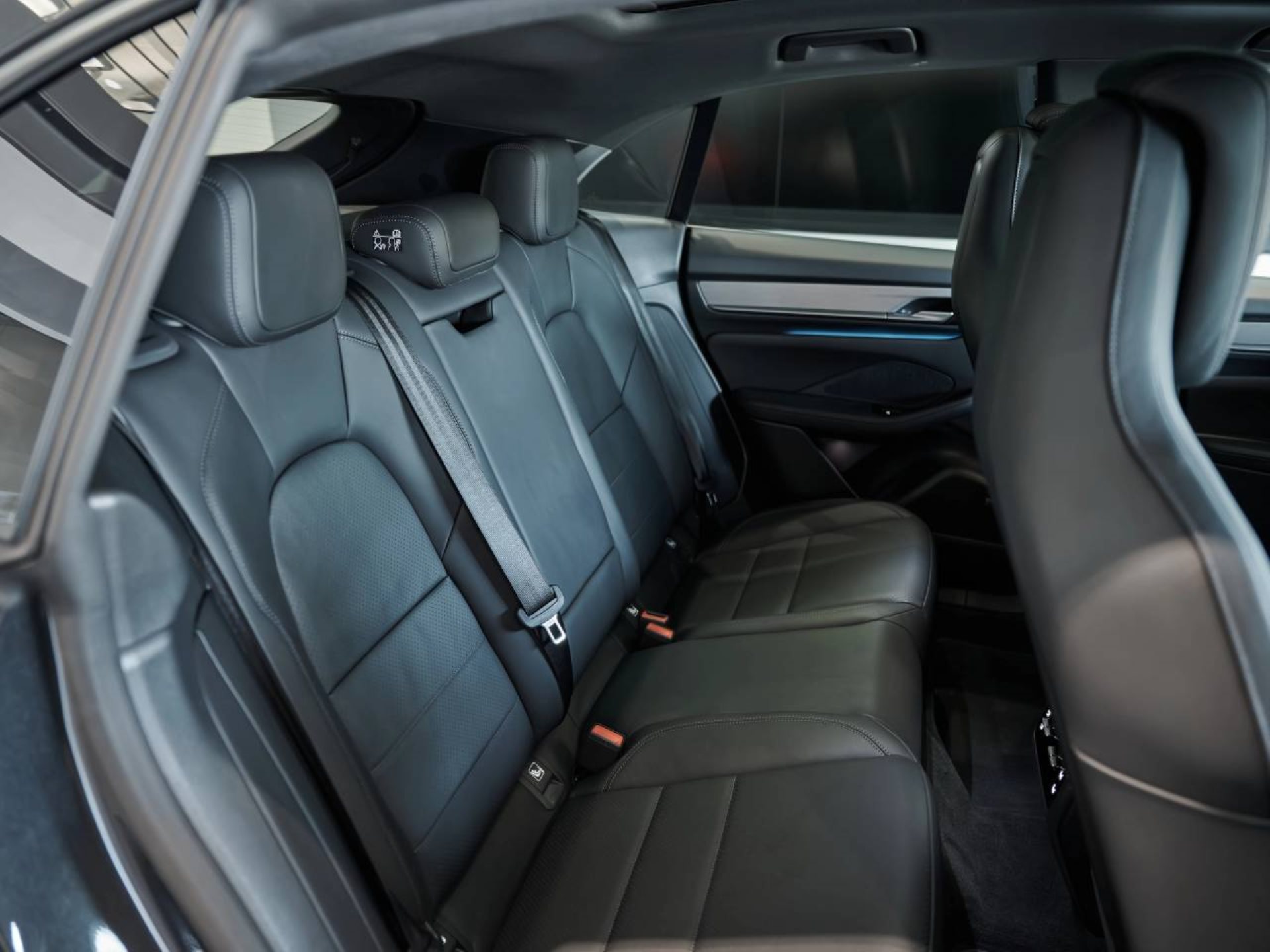 PORSCHE Macan 4-image-19