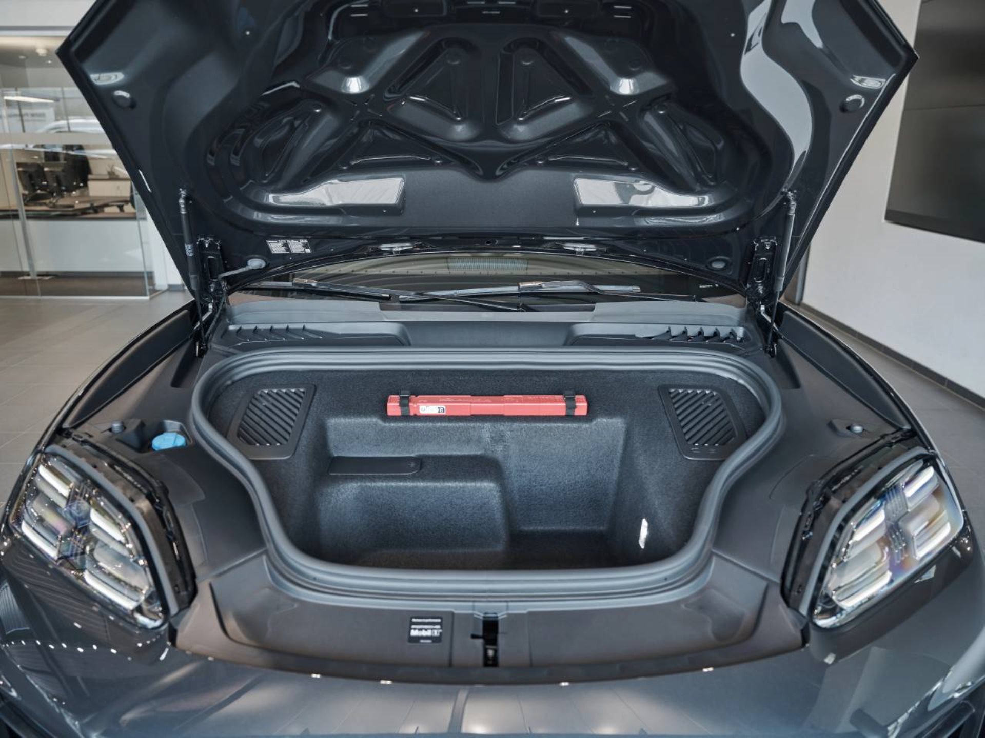 PORSCHE Macan 4-image-11